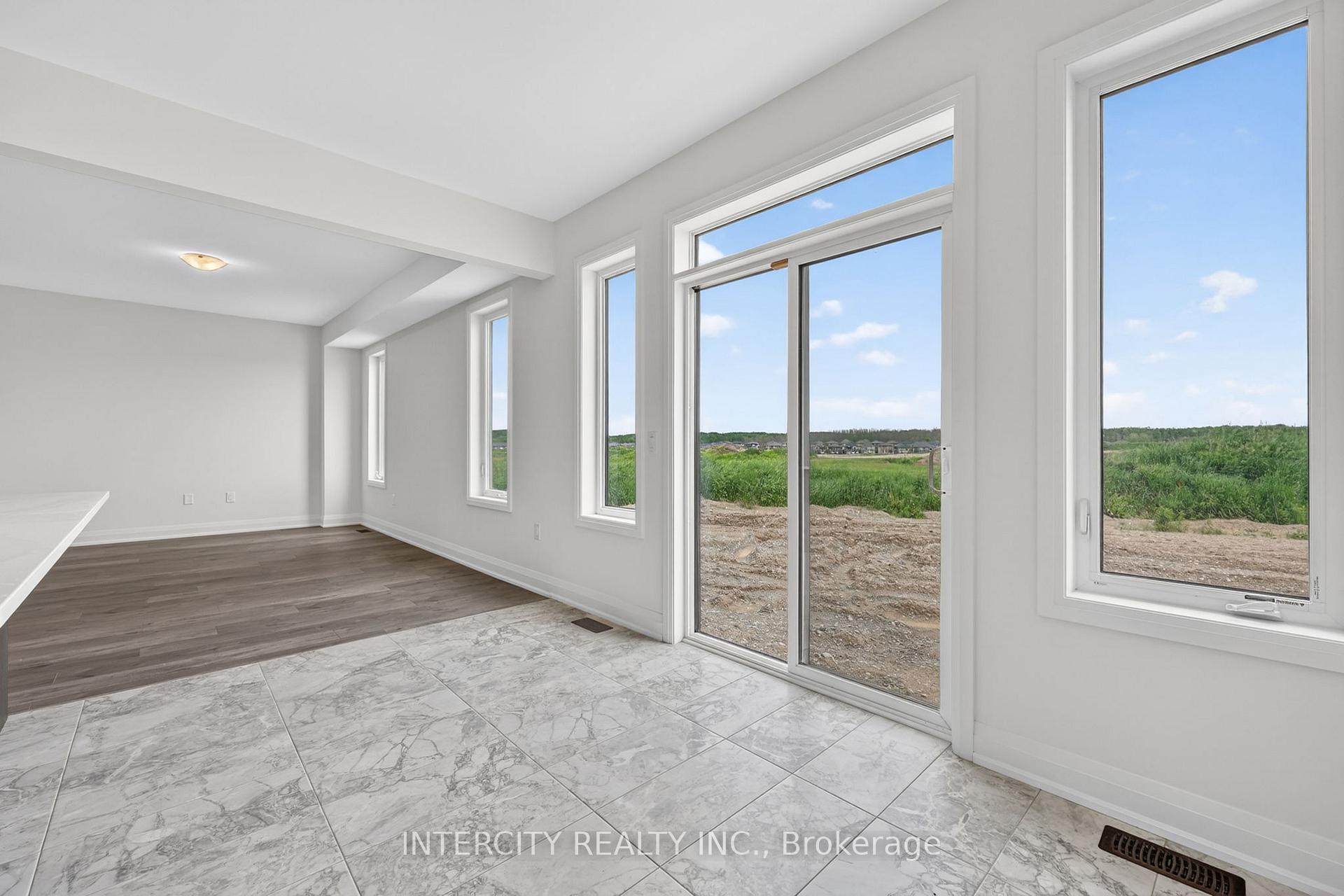 Photo 15 of 26 Legacy Circle, Wasaga Beach — HOMEH