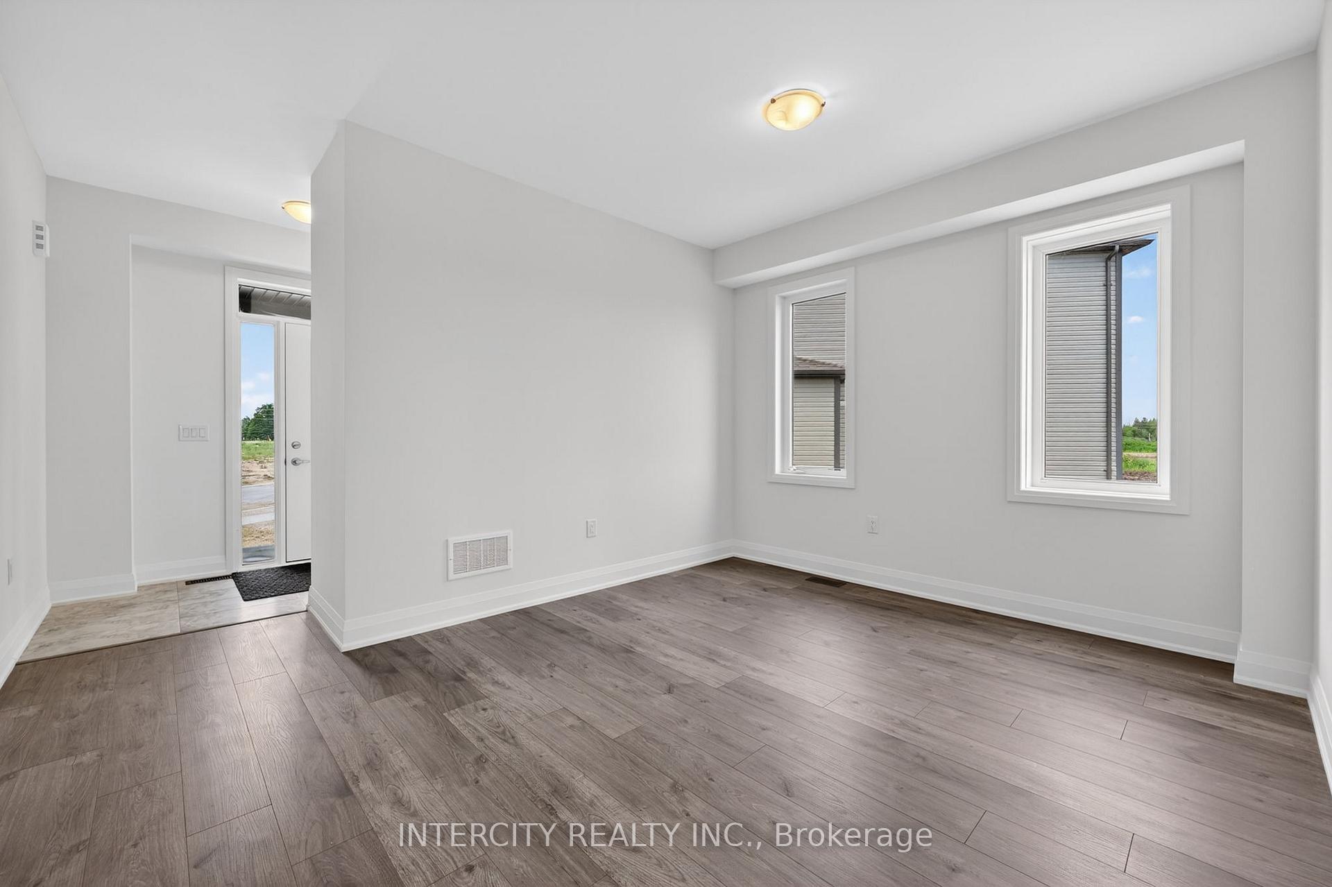 Photo 16 of 26 Legacy Circle, Wasaga Beach — HOMEH