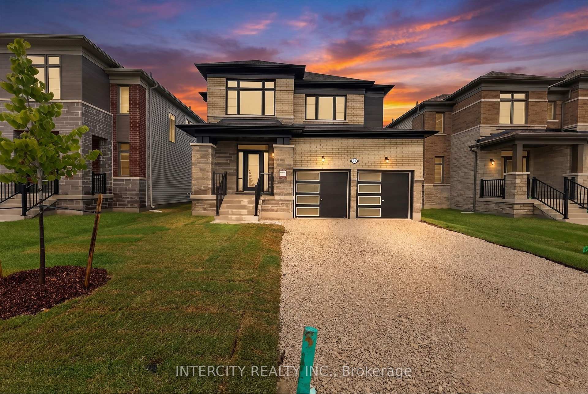Photo 2 of 30 Legacy Circle, Wasaga Beach — HOMEH
