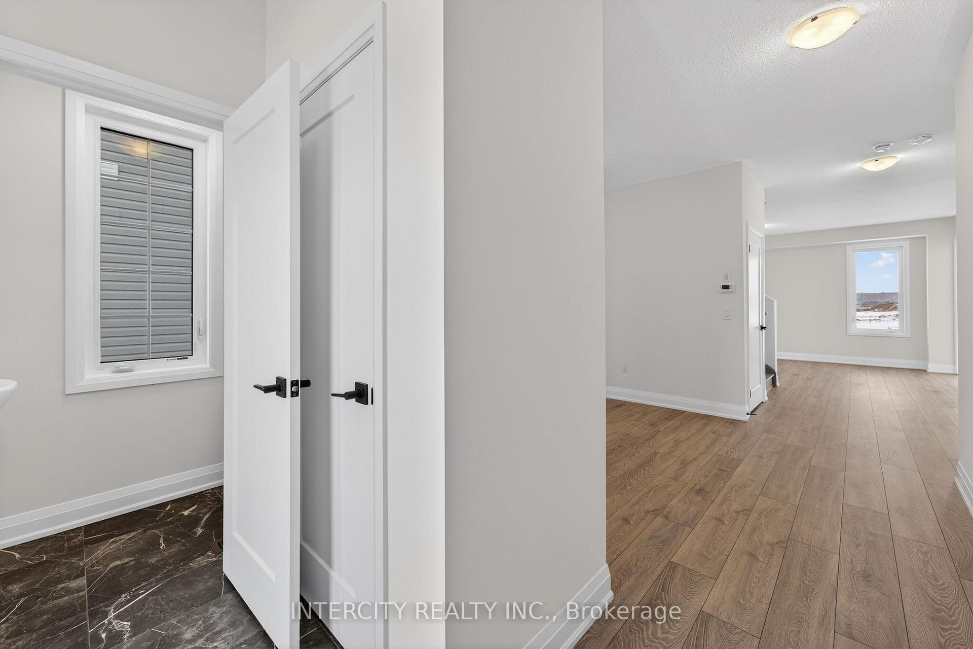 Photo 4 of 30 Legacy Circle, Wasaga Beach — HOMEH