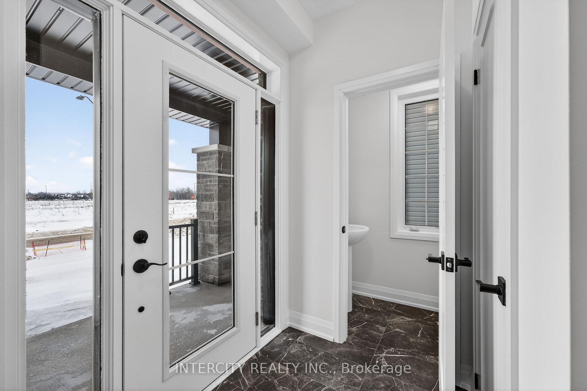 Photo 5 of 30 Legacy Circle, Wasaga Beach — HOMEH