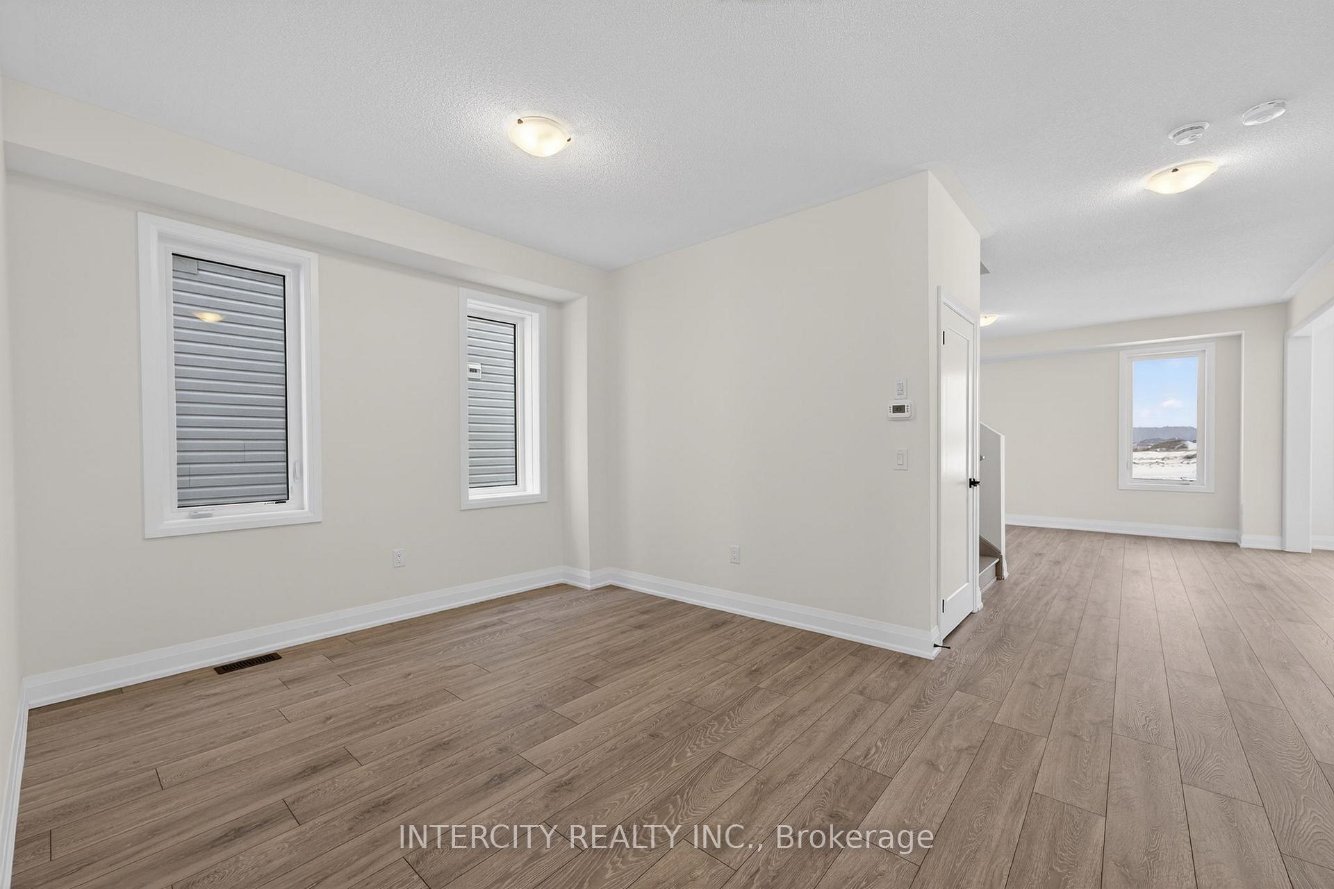Photo 7 of 30 Legacy Circle, Wasaga Beach — HOMEH