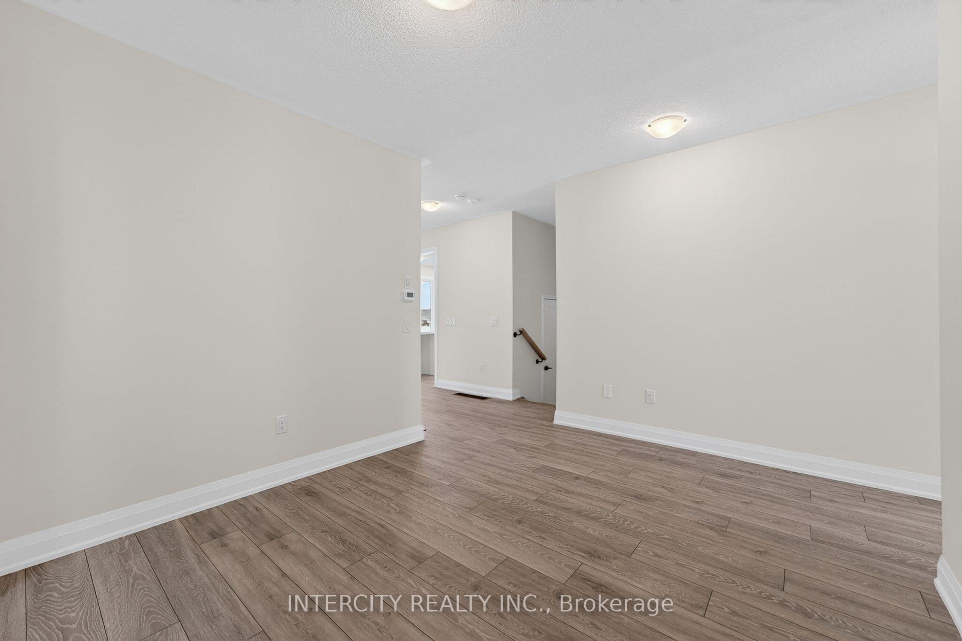 Photo 10 of 30 Legacy Circle, Wasaga Beach — HOMEH