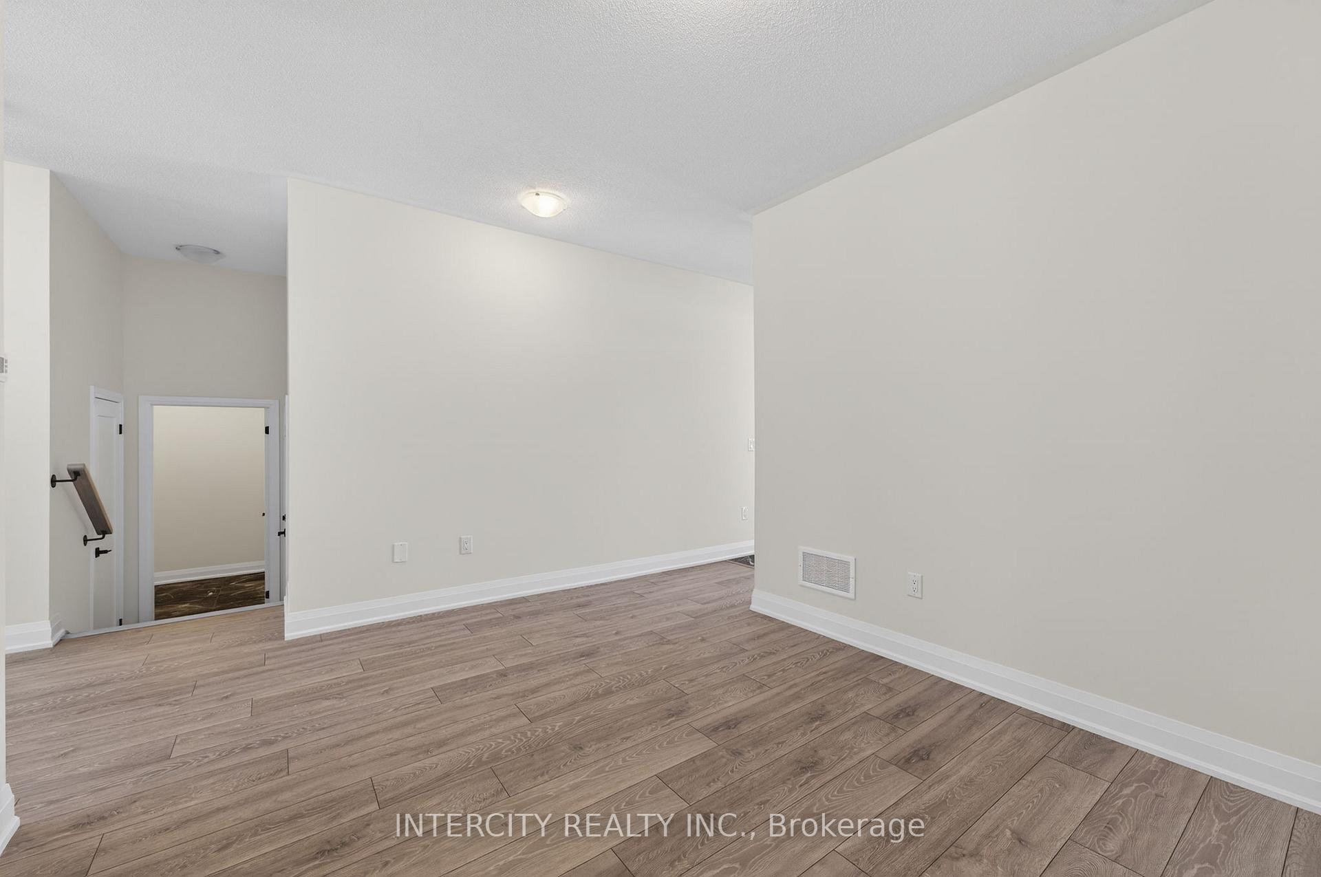 Photo 11 of 30 Legacy Circle, Wasaga Beach — HOMEH