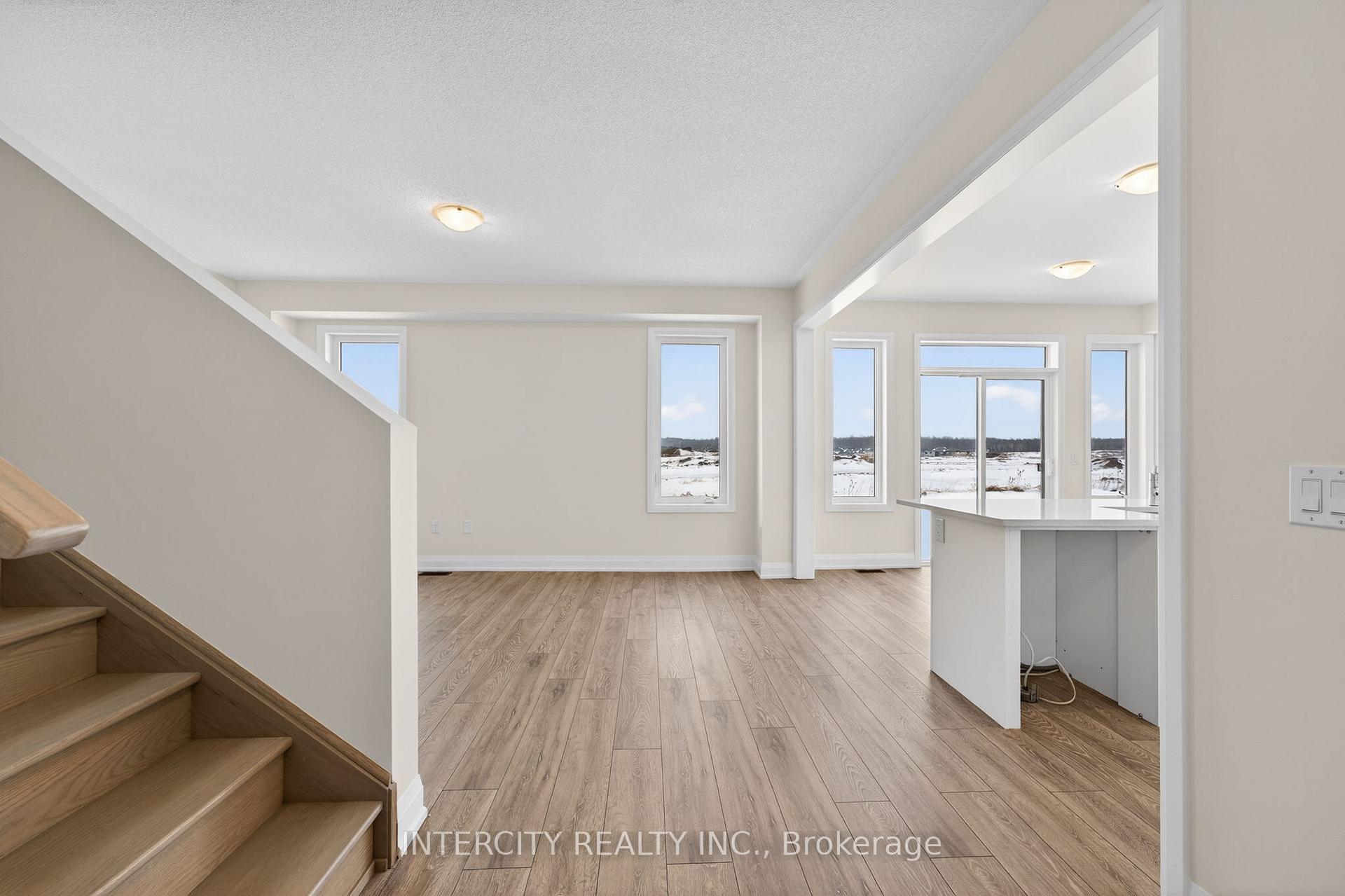 Photo 12 of 30 Legacy Circle, Wasaga Beach — HOMEH