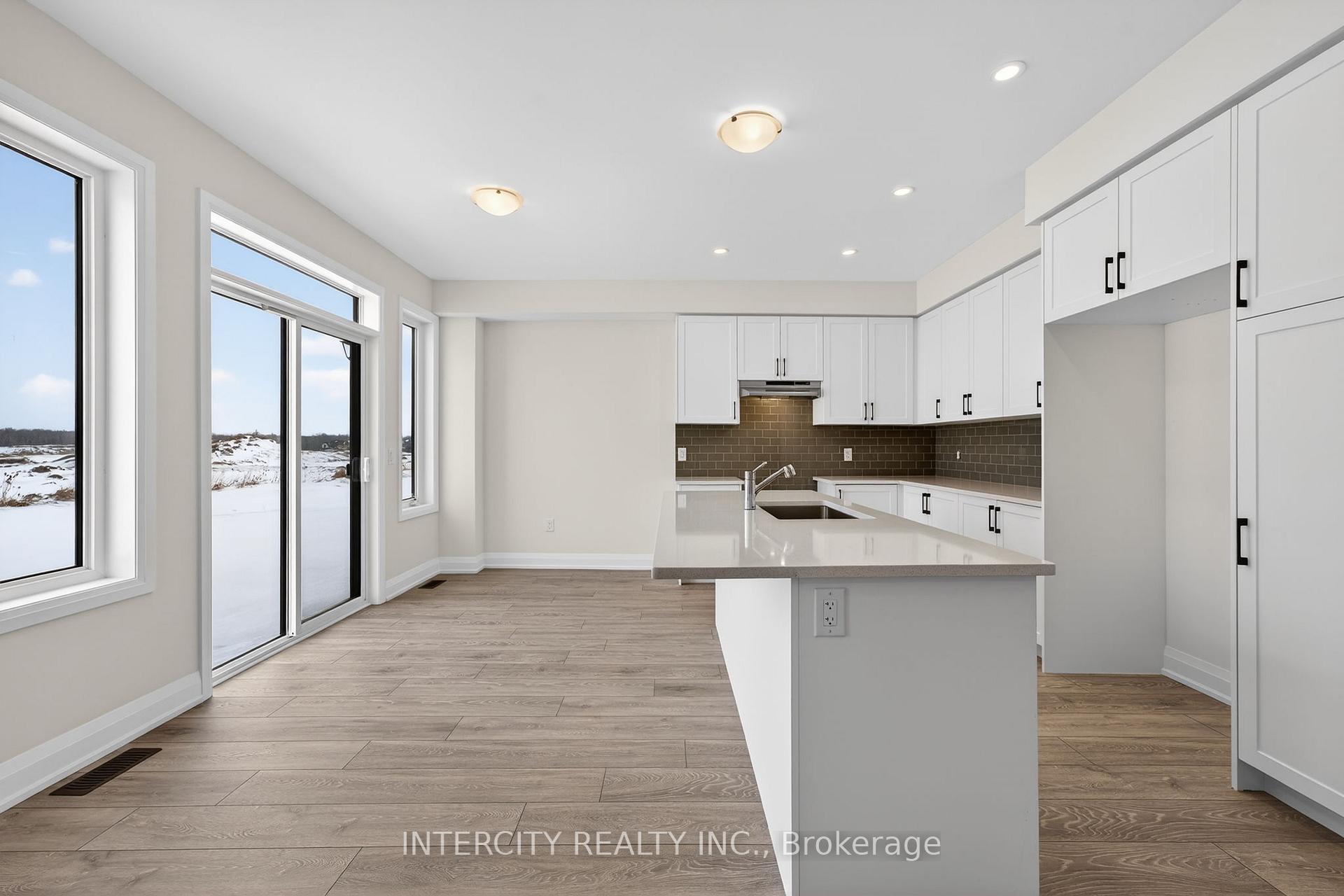 Photo 13 of 30 Legacy Circle, Wasaga Beach — HOMEH