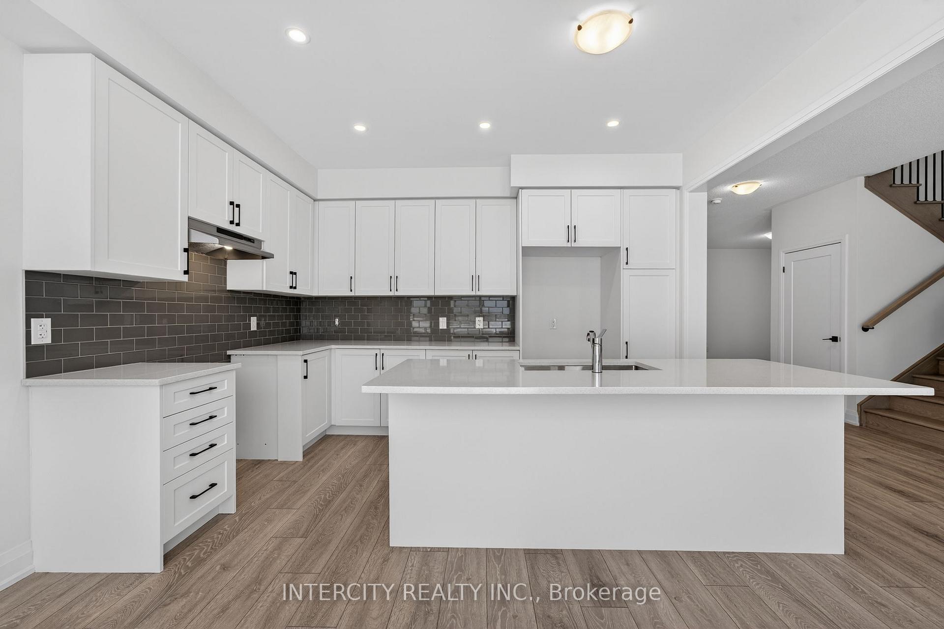 Photo 16 of 30 Legacy Circle, Wasaga Beach — HOMEH