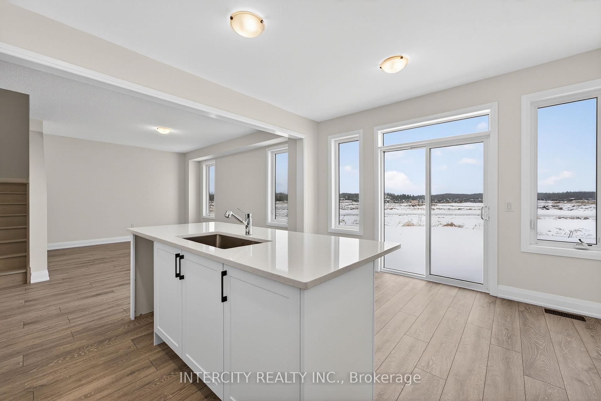 Photo 19 of 30 Legacy Circle, Wasaga Beach — HOMEH