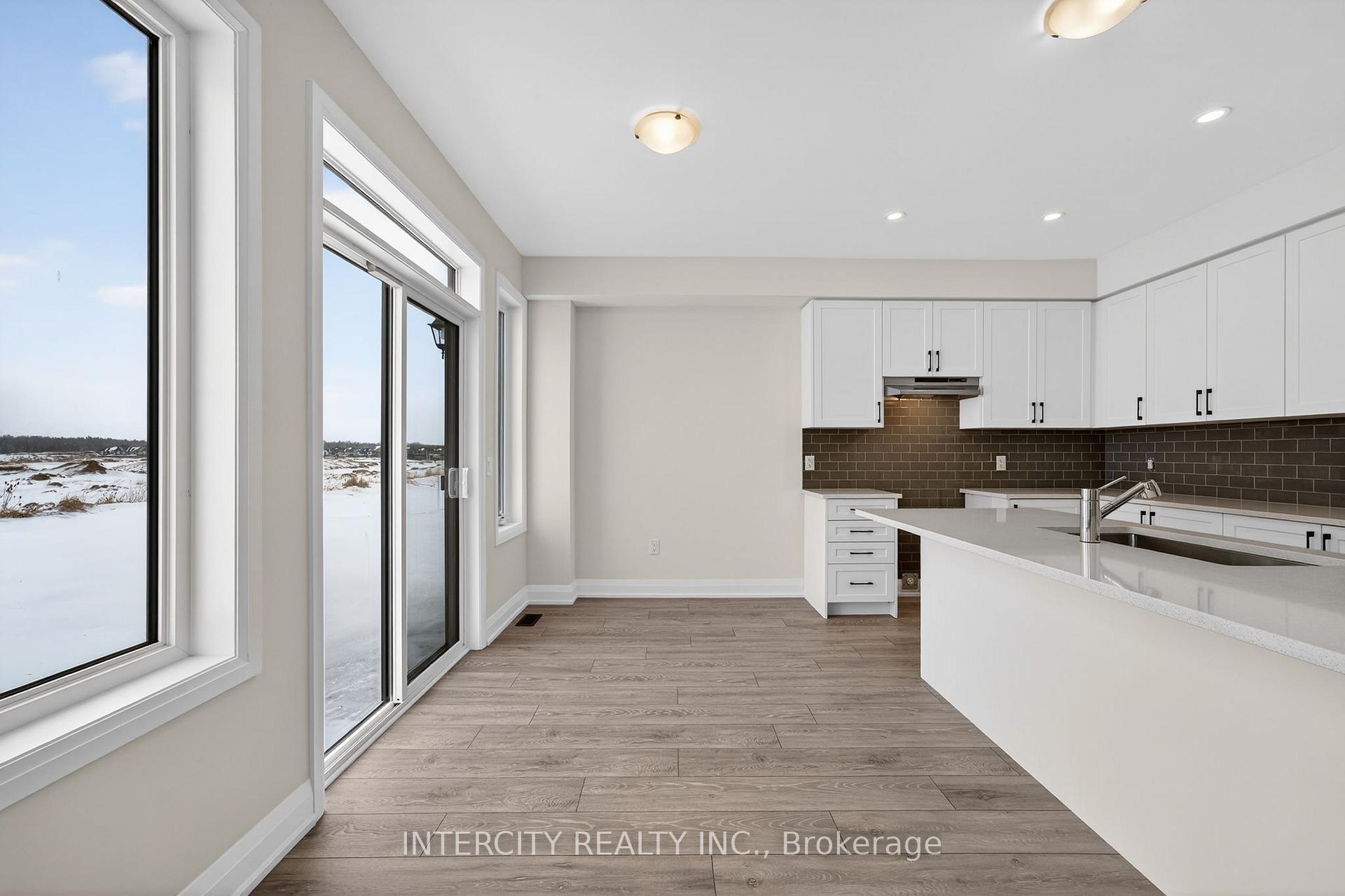 Photo 23 of 30 Legacy Circle, Wasaga Beach — HOMEH