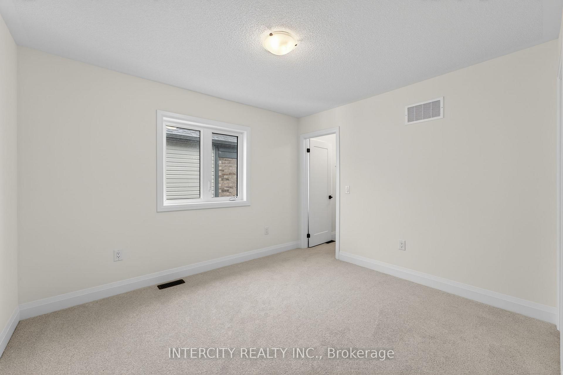 Photo 41 of 30 Legacy Circle, Wasaga Beach — HOMEH