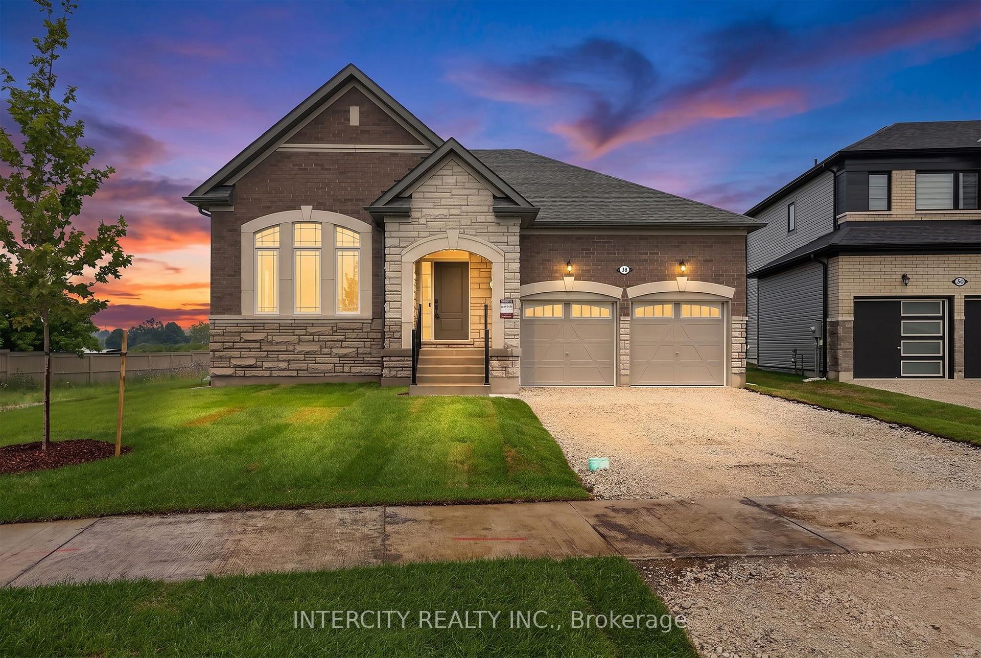 Photo 2 of 38 Legacy Circle, Wasaga Beach — HOMEH