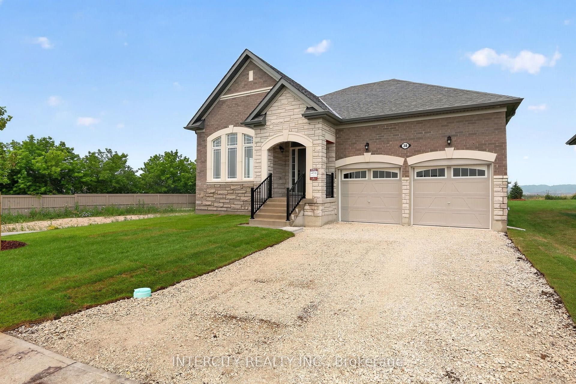 Photo 3 of 38 Legacy Circle, Wasaga Beach — HOMEH