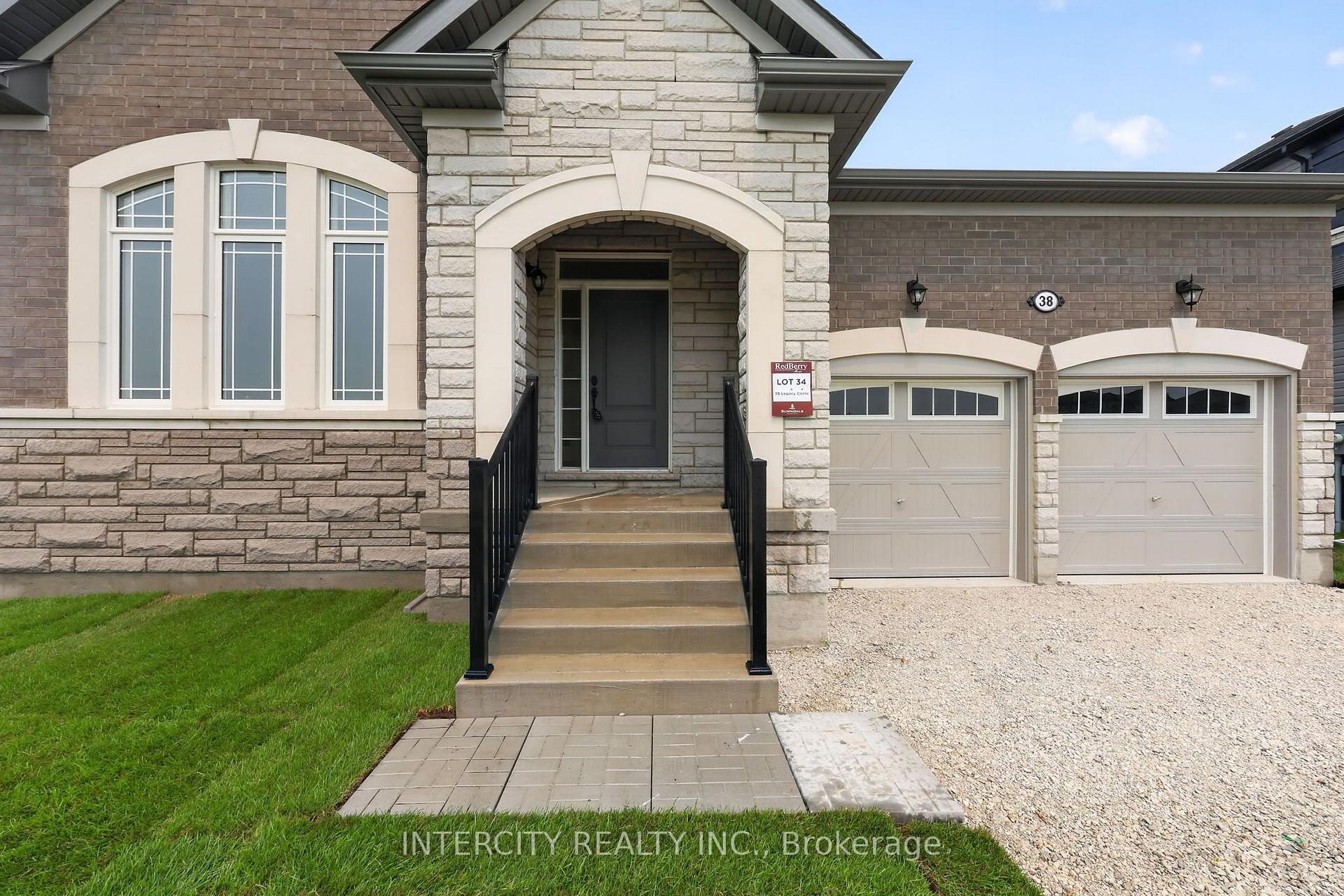 Photo 5 of 38 Legacy Circle, Wasaga Beach — HOMEH