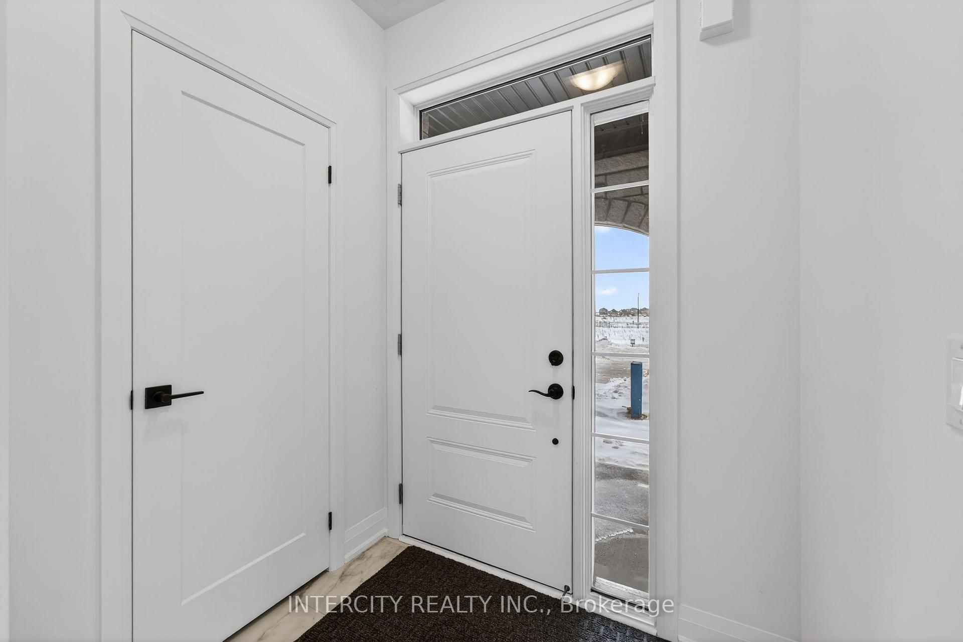 Photo 7 of 38 Legacy Circle, Wasaga Beach — HOMEH