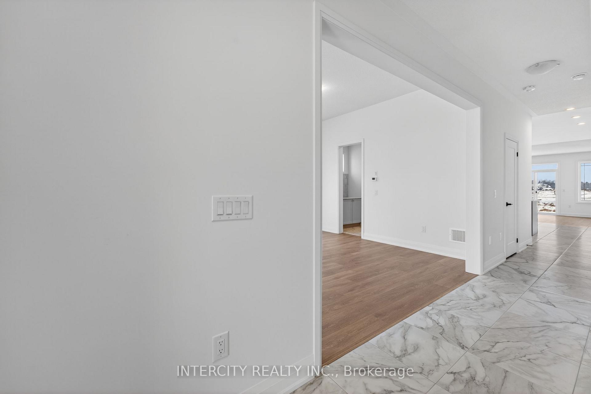 Photo 8 of 38 Legacy Circle, Wasaga Beach — HOMEH