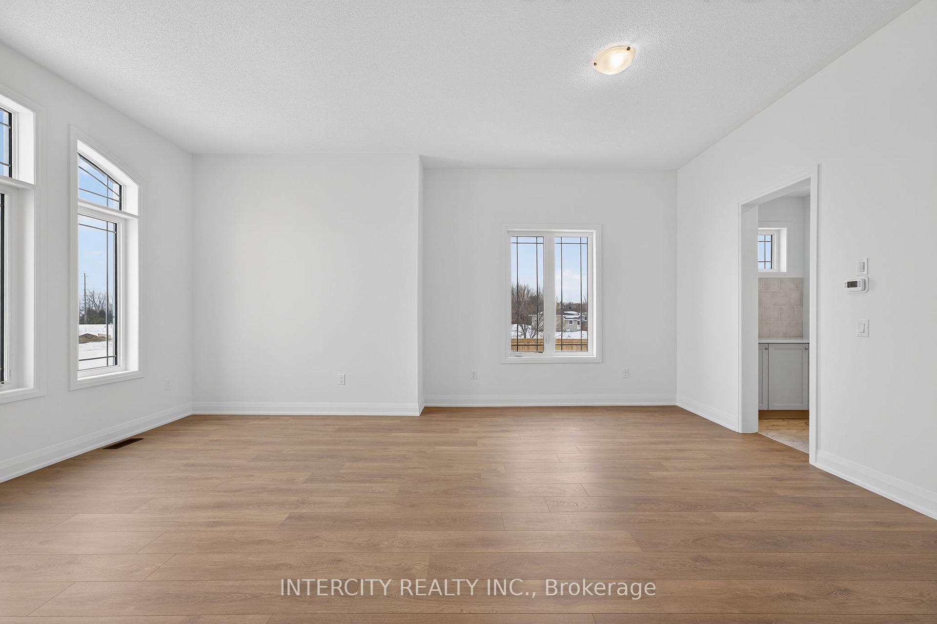 Photo 10 of 38 Legacy Circle, Wasaga Beach — HOMEH