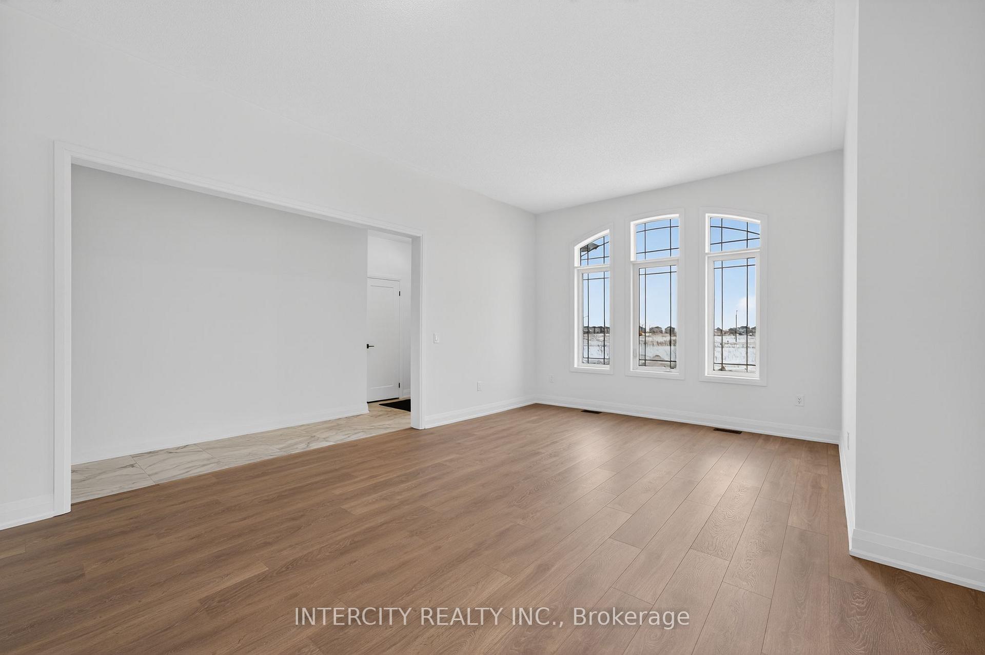 Photo 12 of 38 Legacy Circle, Wasaga Beach — HOMEH