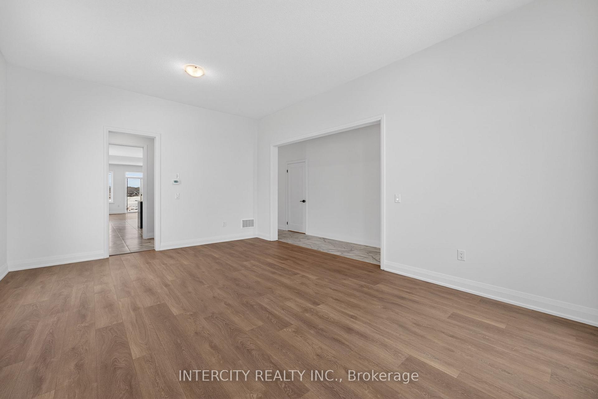 Photo 13 of 38 Legacy Circle, Wasaga Beach — HOMEH