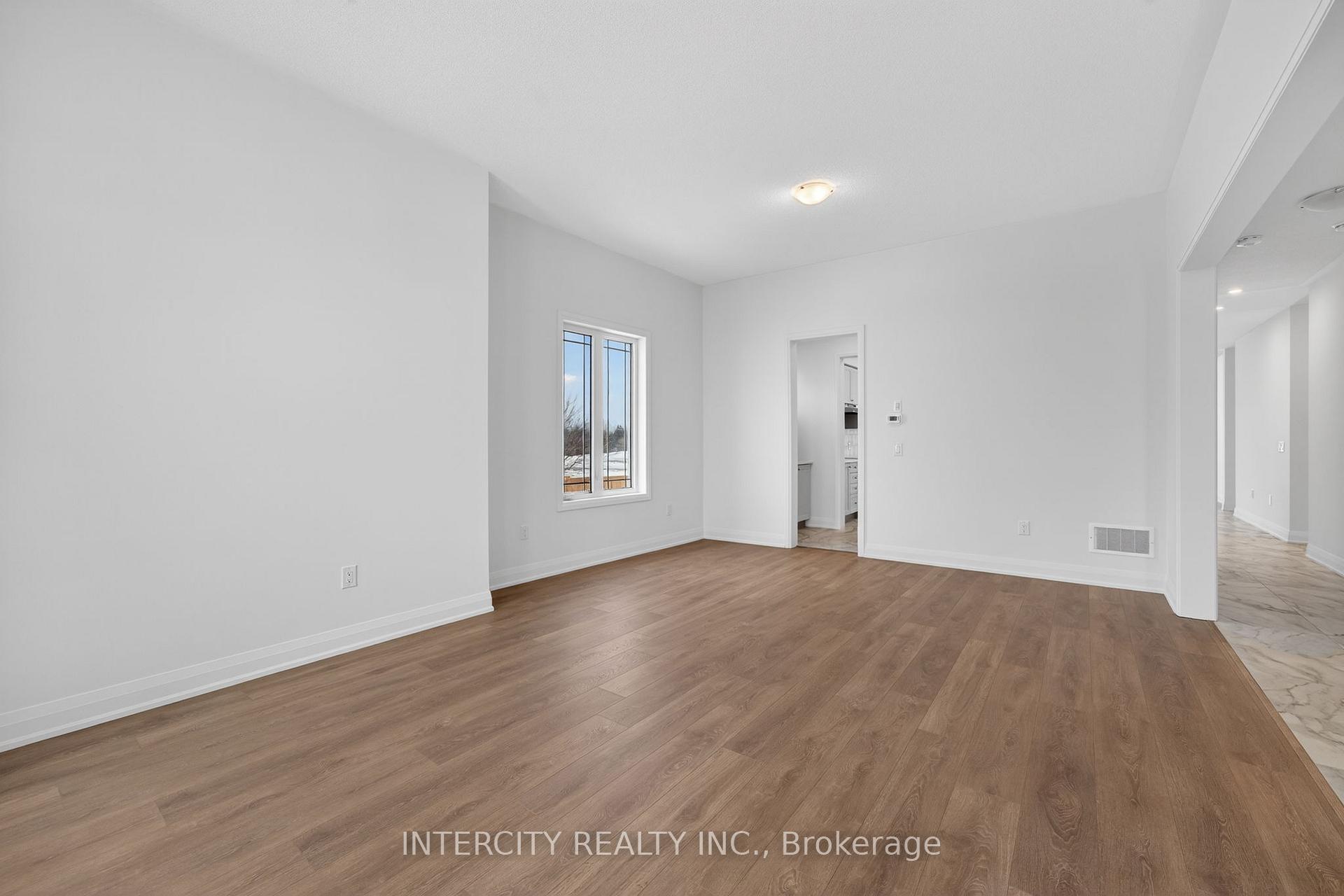 Photo 14 of 38 Legacy Circle, Wasaga Beach — HOMEH
