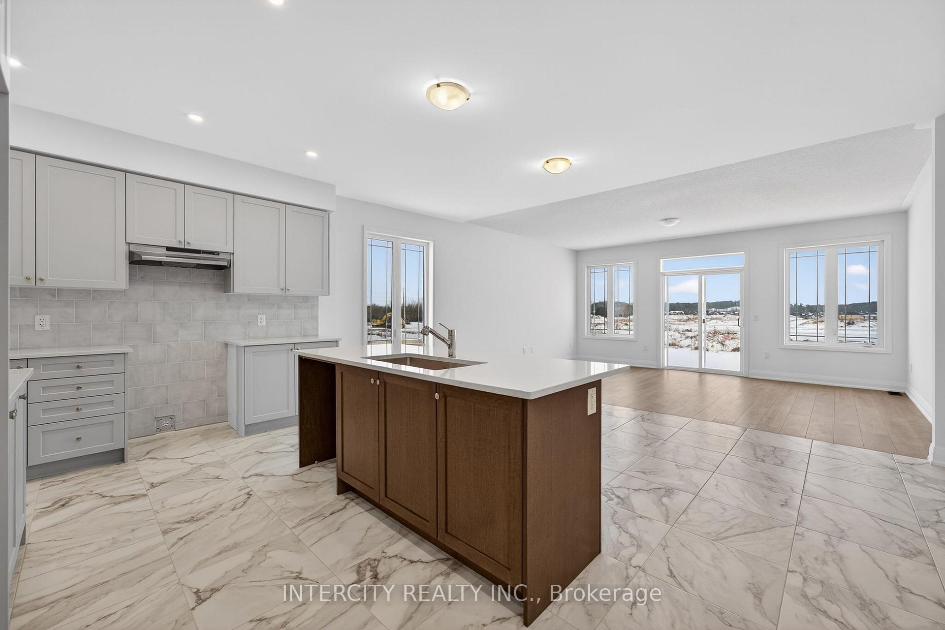 Photo 15 of 38 Legacy Circle, Wasaga Beach — HOMEH