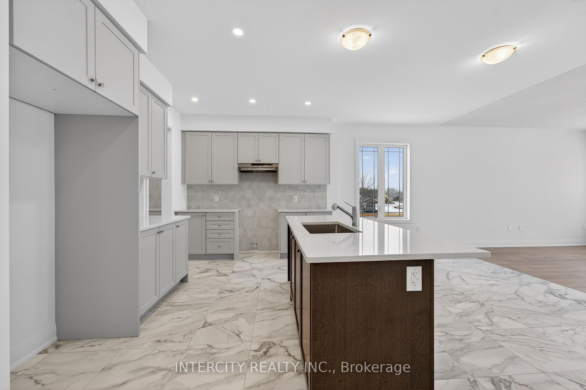 Photo 16 of 38 Legacy Circle, Wasaga Beach — HOMEH