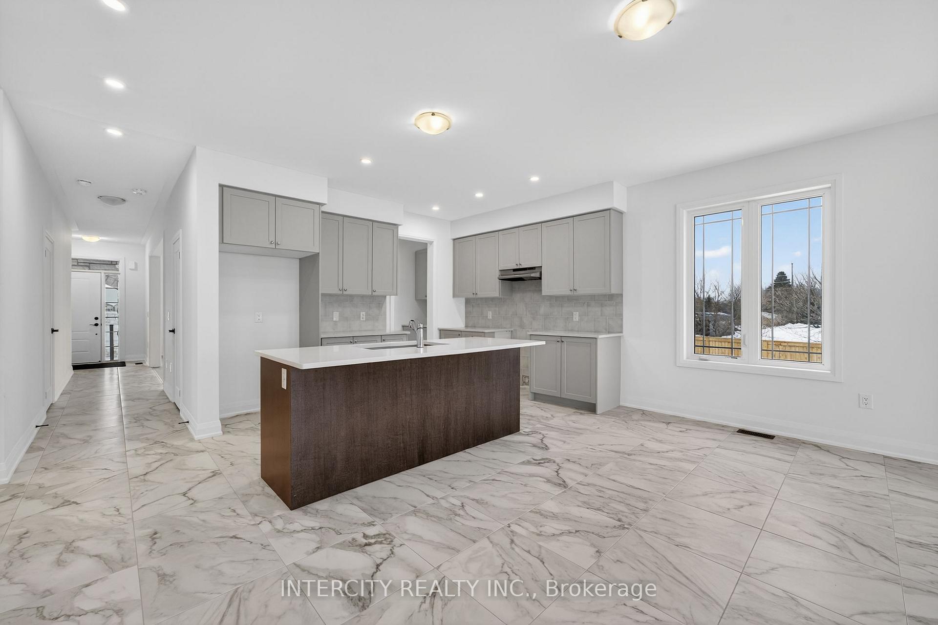 Photo 17 of 38 Legacy Circle, Wasaga Beach — HOMEH