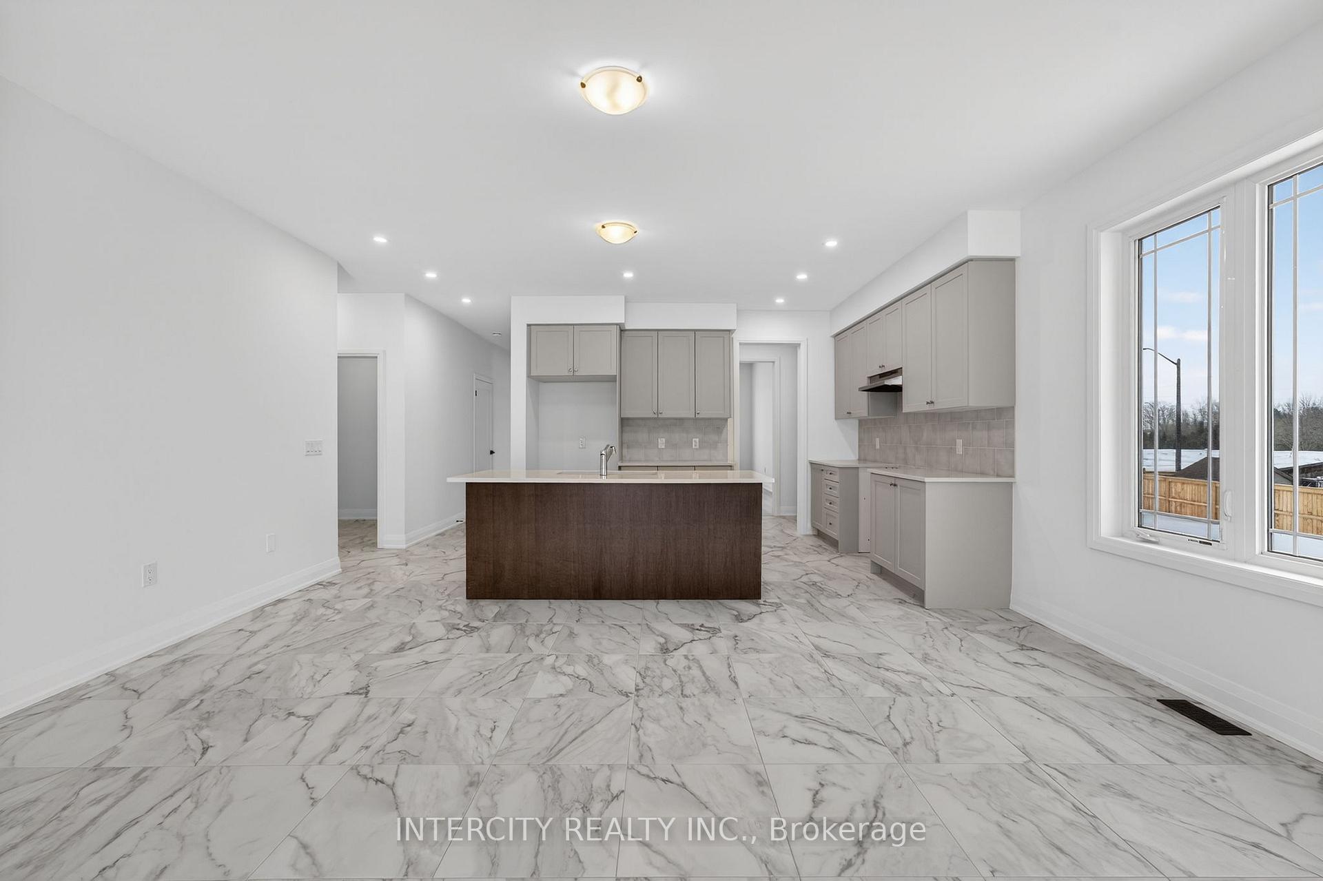 Photo 18 of 38 Legacy Circle, Wasaga Beach — HOMEH