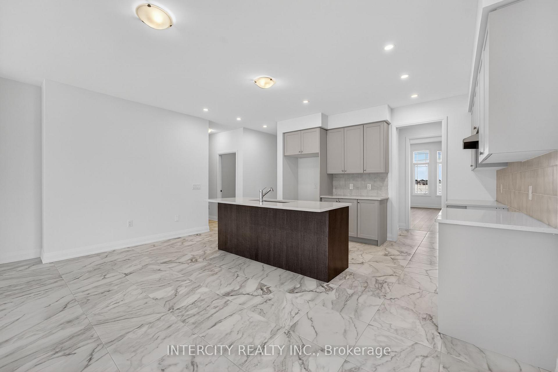 Photo 19 of 38 Legacy Circle, Wasaga Beach — HOMEH