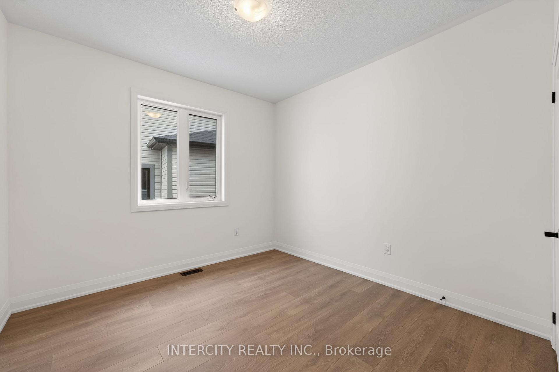 Photo 33 of 38 Legacy Circle, Wasaga Beach — HOMEH