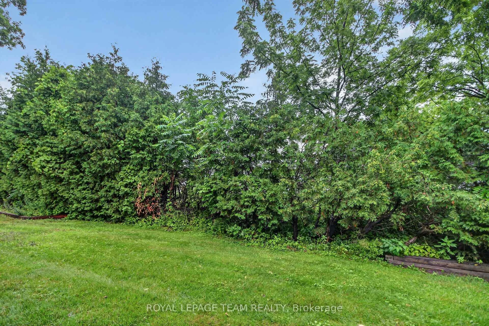 Photo 4 of 1003 St. Peter Street, Ottawa, Cumberland Village — HOMEH