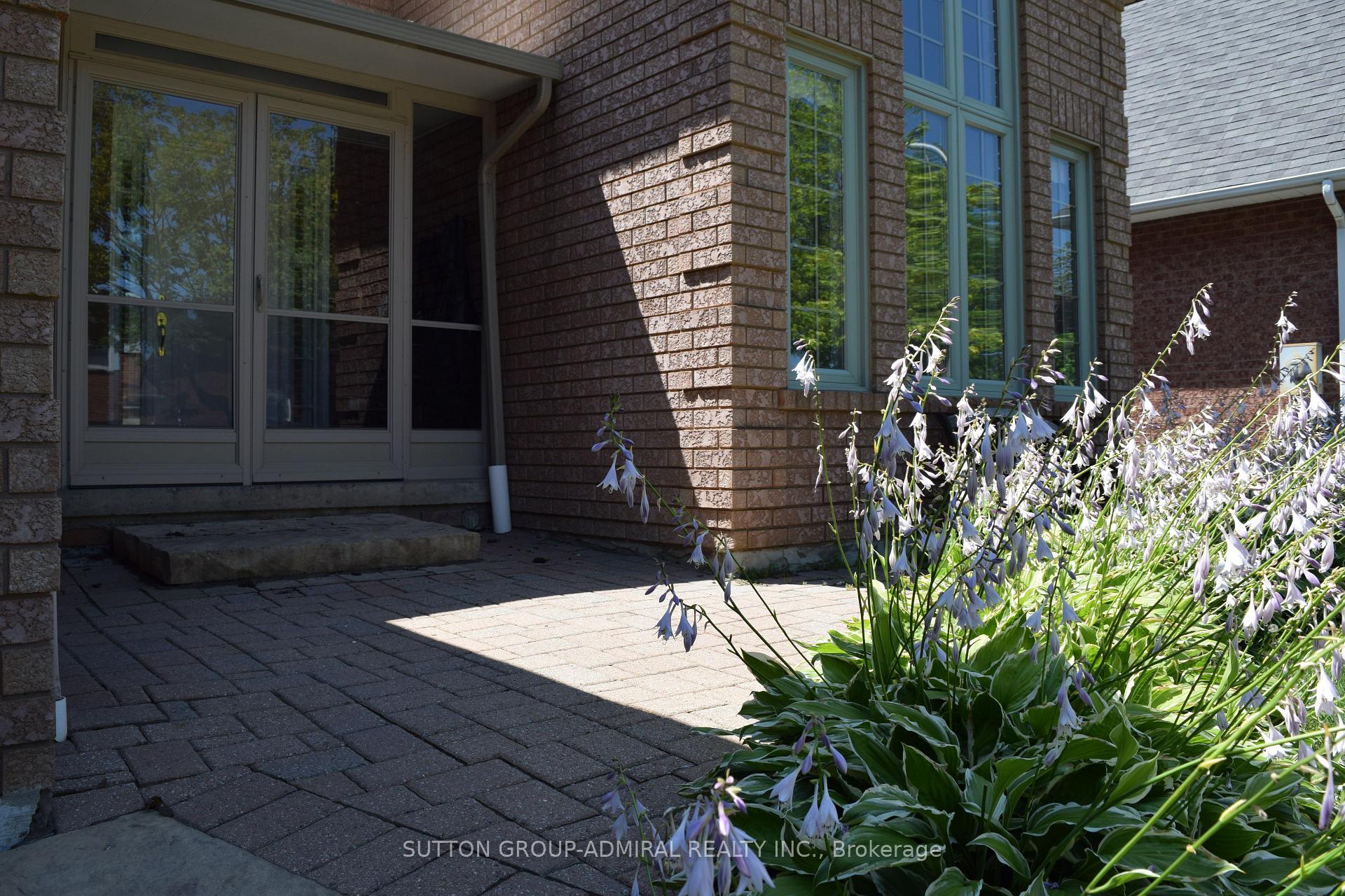 Photo 3 of 51 Daines Drive, Whitby, Rolling Acres — HOMEH