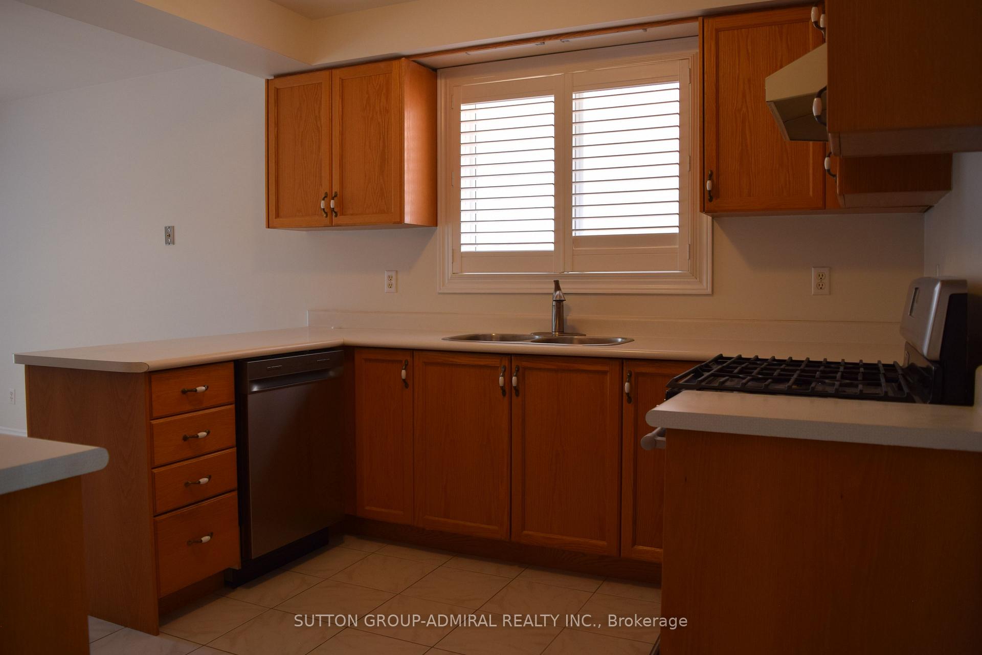 Photo 17 of 51 Daines Drive, Whitby, Rolling Acres — HOMEH
