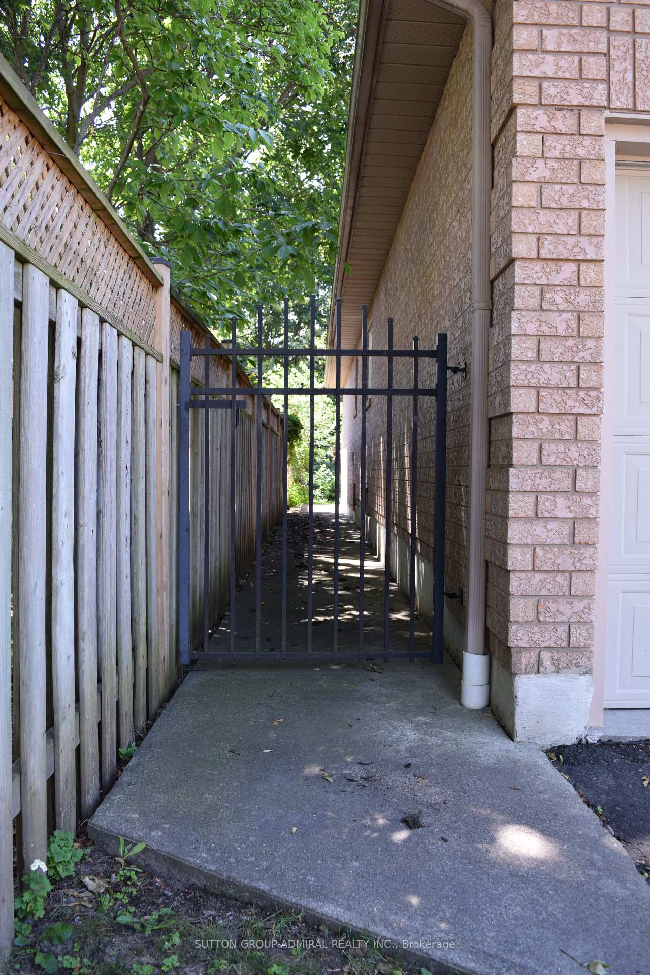 Photo 49 of 51 Daines Drive, Whitby, Rolling Acres — HOMEH