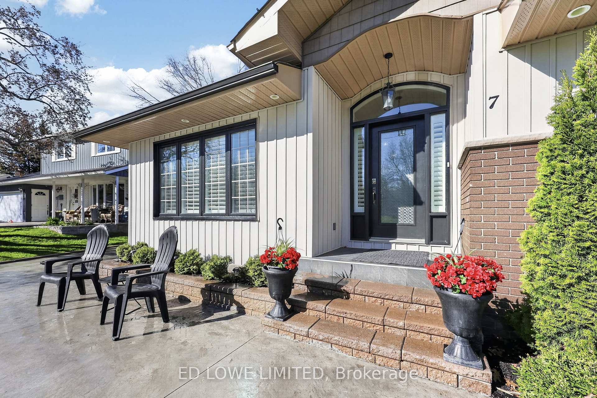 Photo 5 of 7 Howard Crescent, Barrie, Wellington — HOMEH