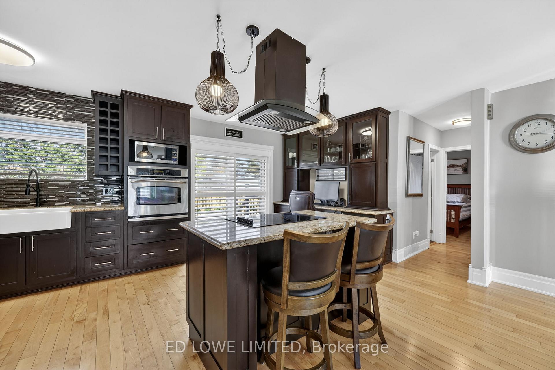 Photo 14 of 7 Howard Crescent, Barrie, Wellington — HOMEH