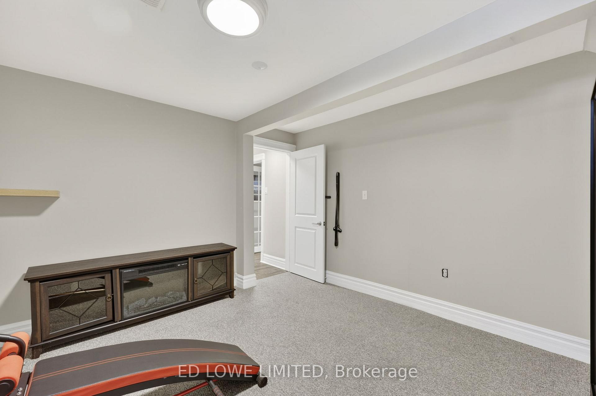 Photo 33 of 7 Howard Crescent, Barrie, Wellington — HOMEH
