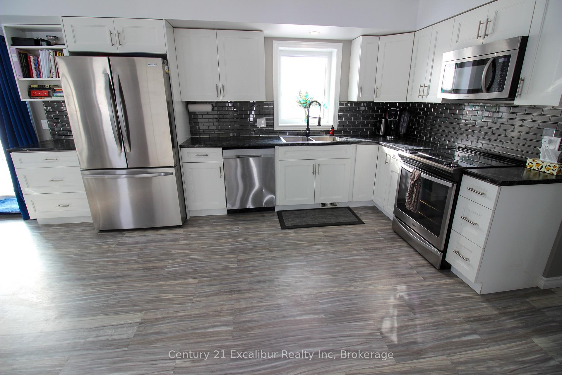 Photo 4 of 7104 Sixth line Road W, Centre Wellington, Rural Centre Wellington East — HOMEH