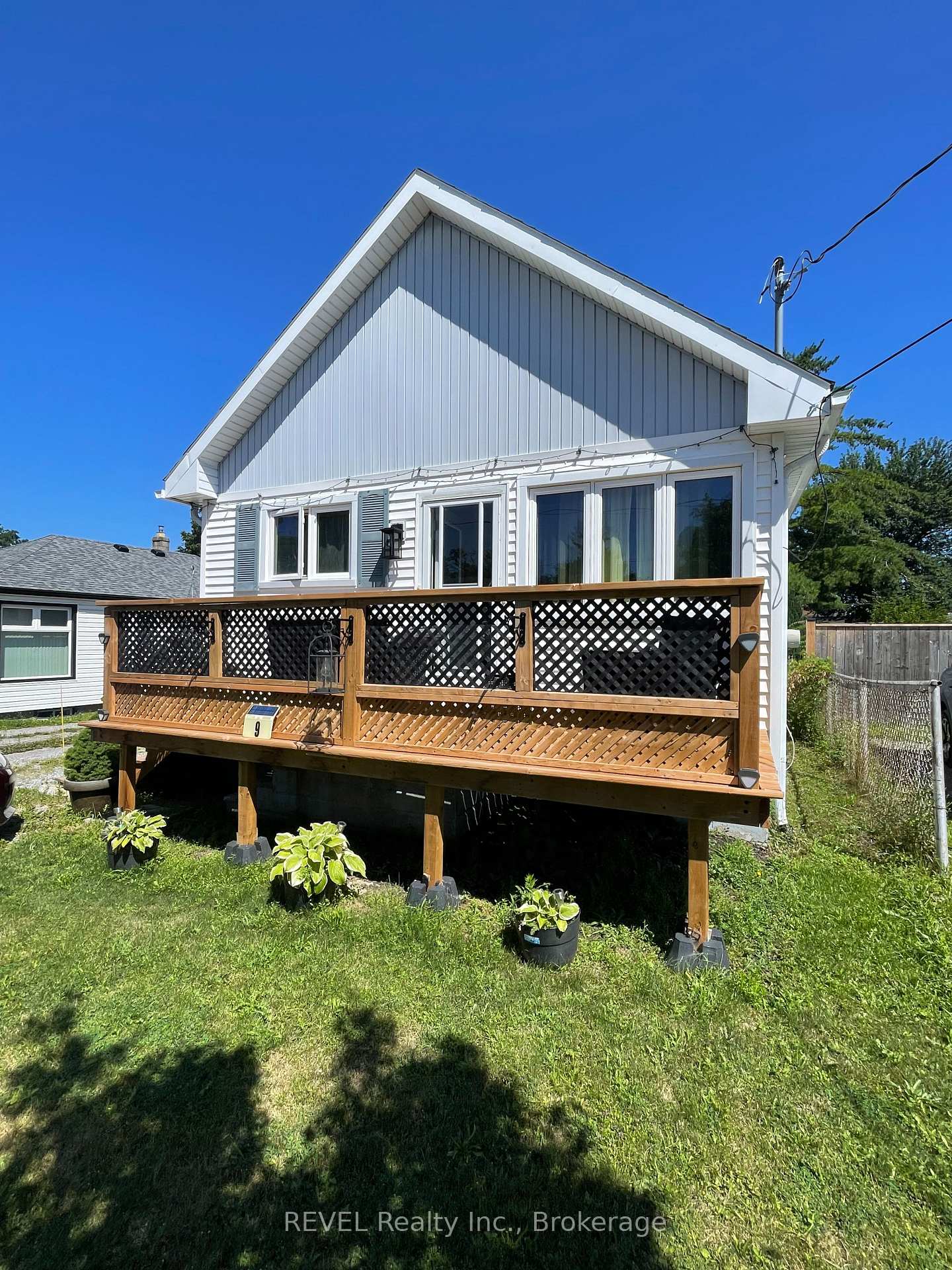 Photo 3 of 9 Cambridge Avenue, St. Catharines, Secord Woods — HOMEH