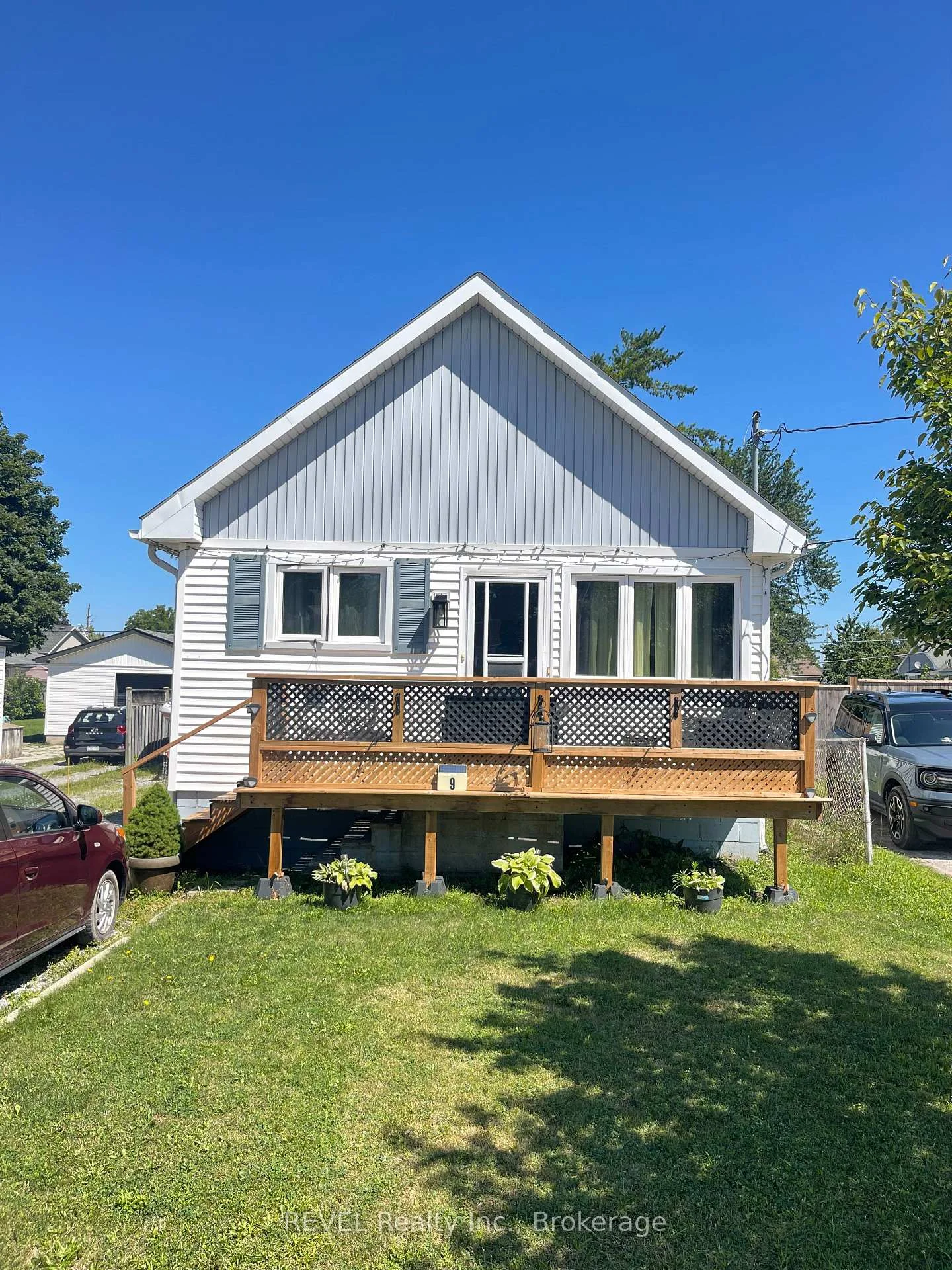 Photo 5 of 9 Cambridge Avenue, St. Catharines, Secord Woods — HOMEH