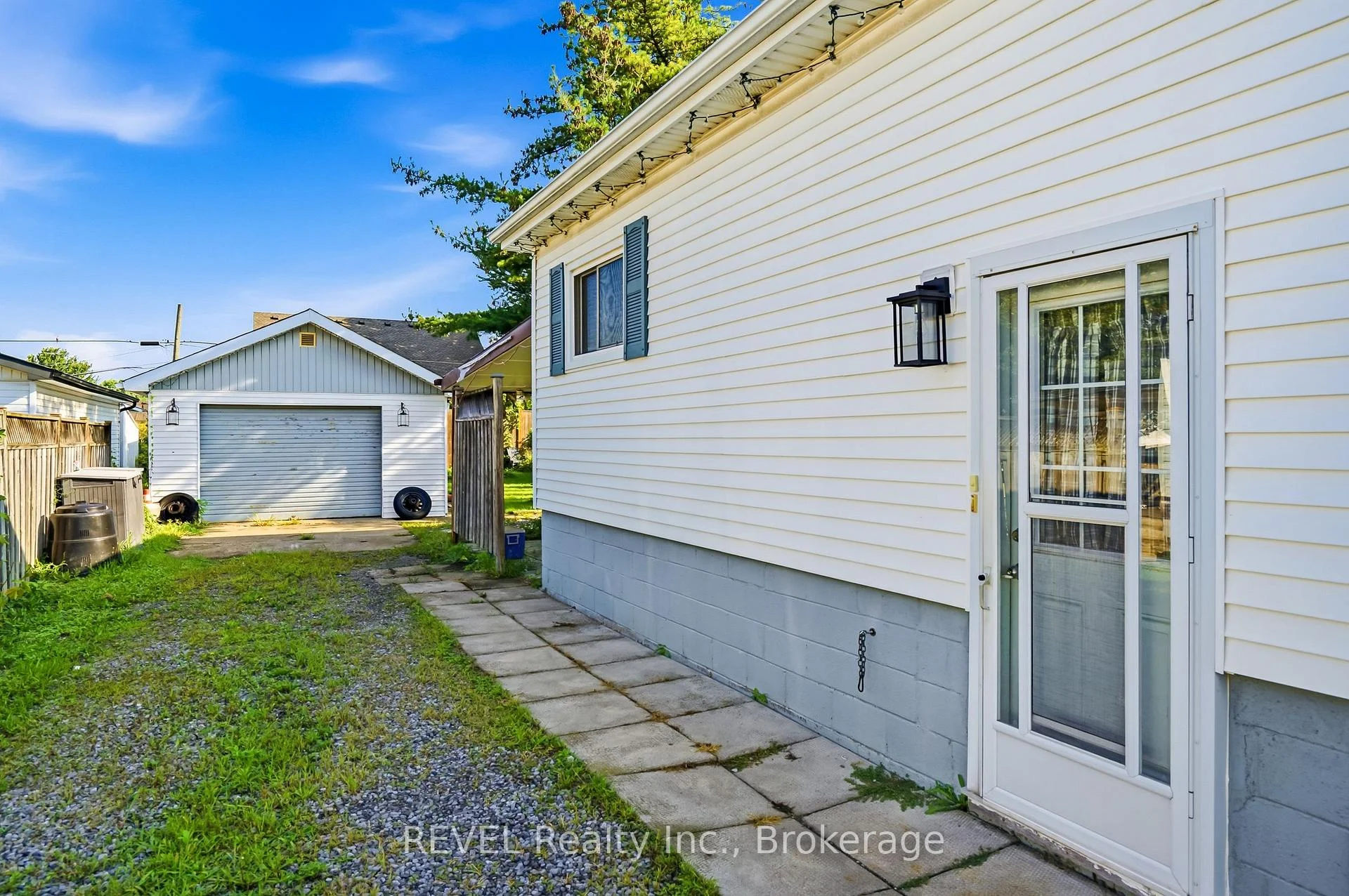 Photo 7 of 9 Cambridge Avenue, St. Catharines, Secord Woods — HOMEH