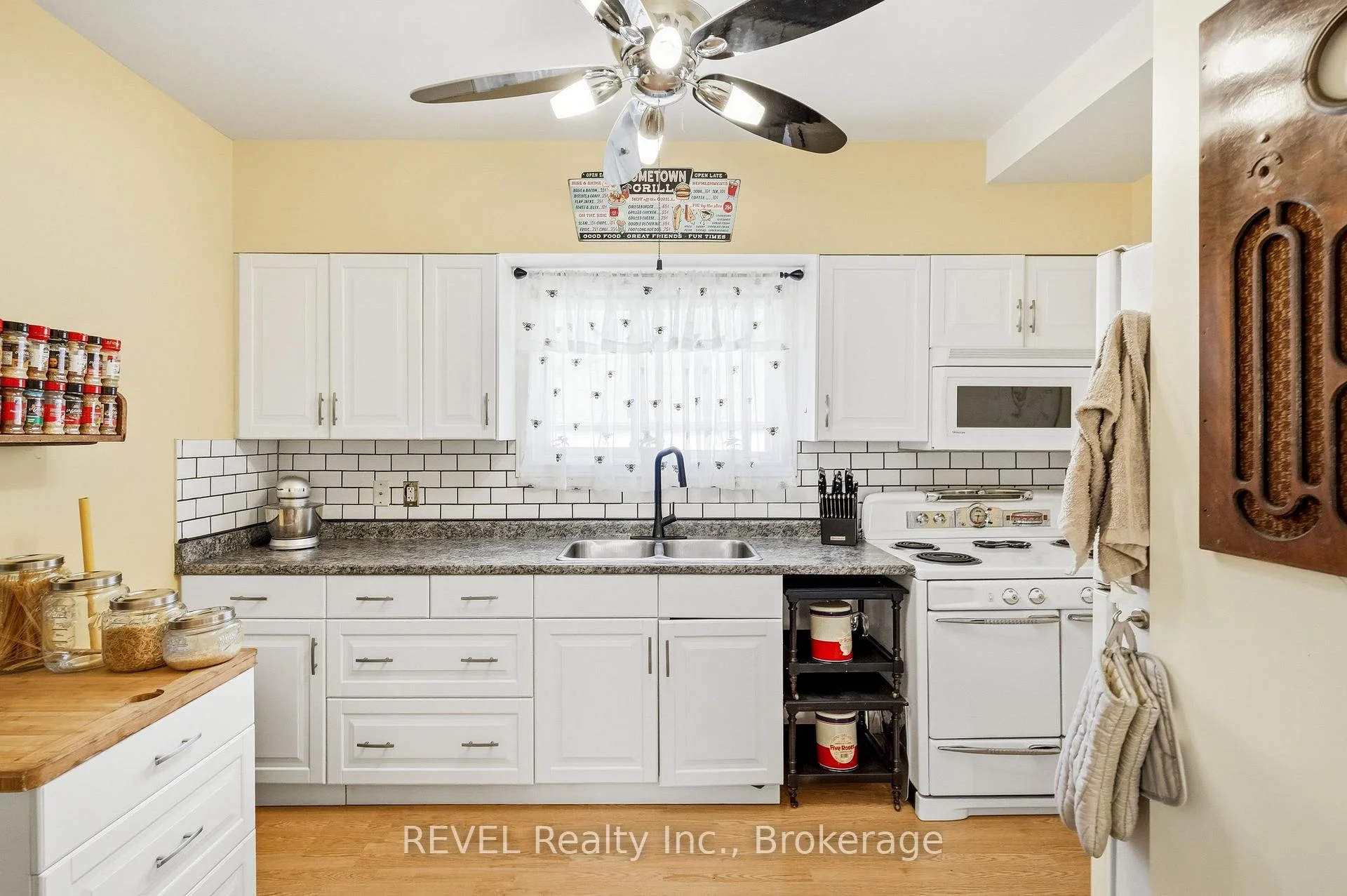 Photo 15 of 9 Cambridge Avenue, St. Catharines, Secord Woods — HOMEH