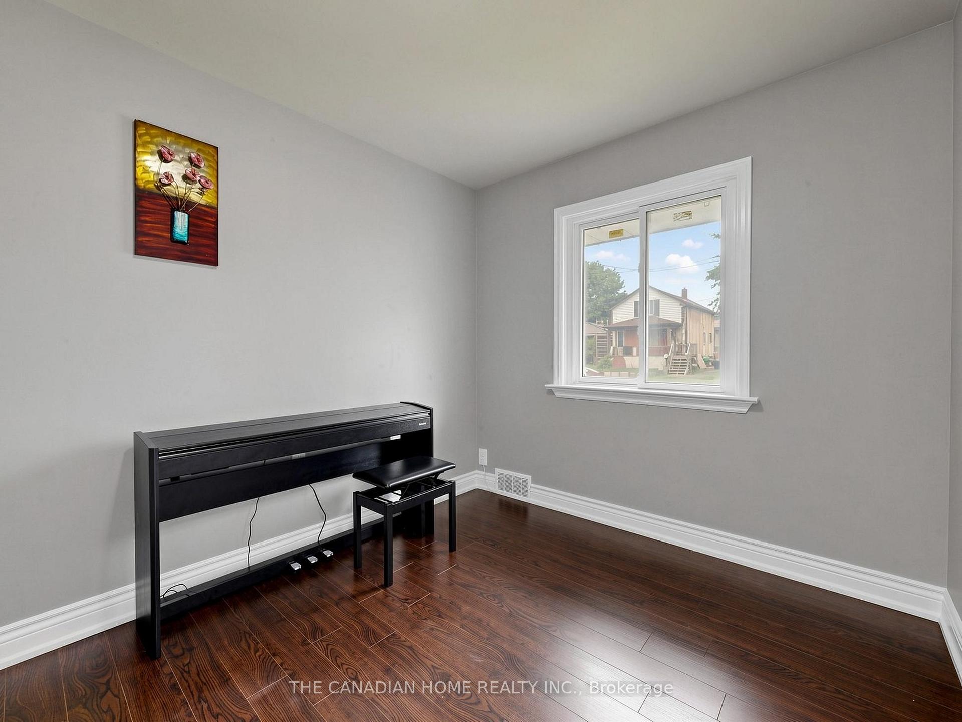 Photo 16 of 470 Cromwell Avenue, Oshawa, Vanier — HOMEH