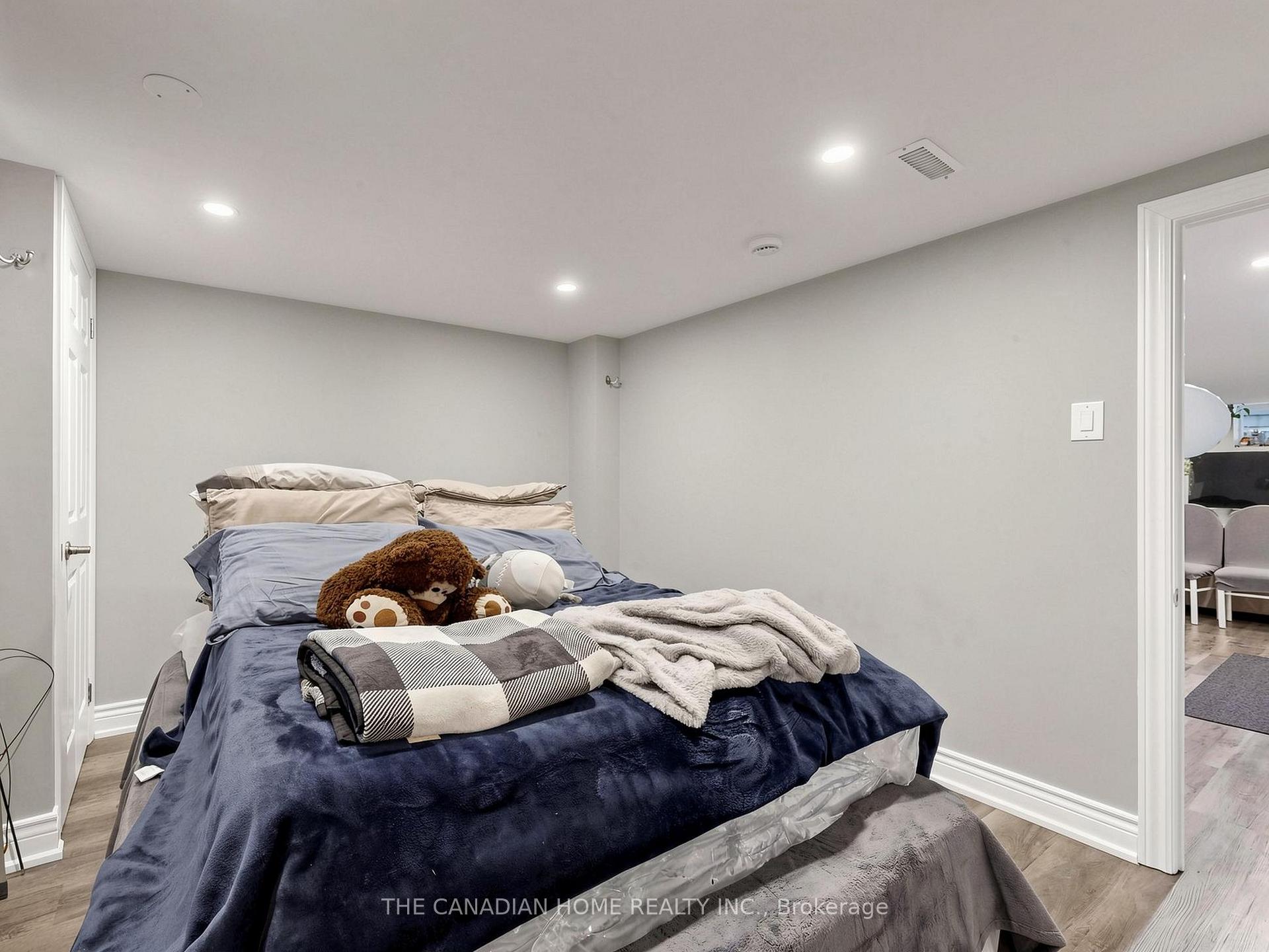 Photo 34 of 470 Cromwell Avenue, Oshawa, Vanier — HOMEH