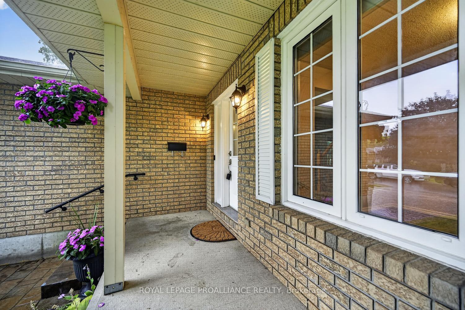 Photo 3 of 388 Brock Street, Brockville, Brockville — HOMEH