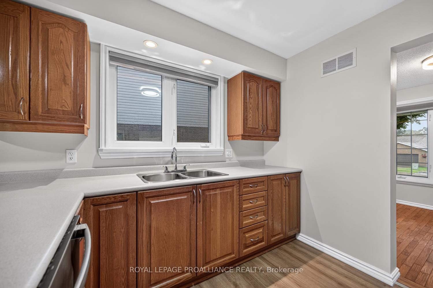 Photo 12 of 388 Brock Street, Brockville, Brockville — HOMEH