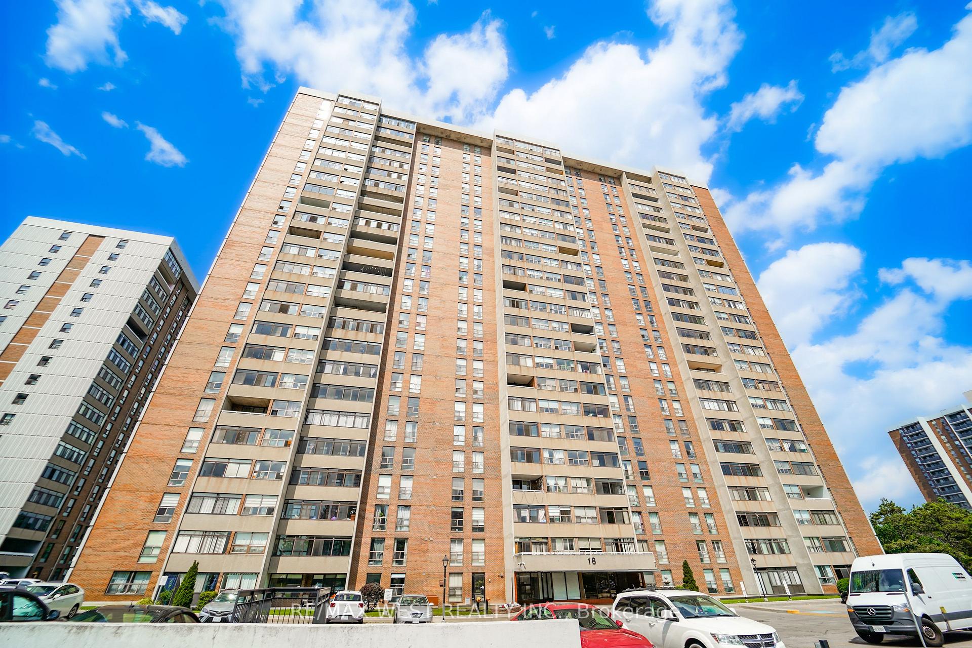 Photo 1 of Unit 1604, 18 Knightsbridge Road, Brampton, Queen Street Corridor — HOMEH