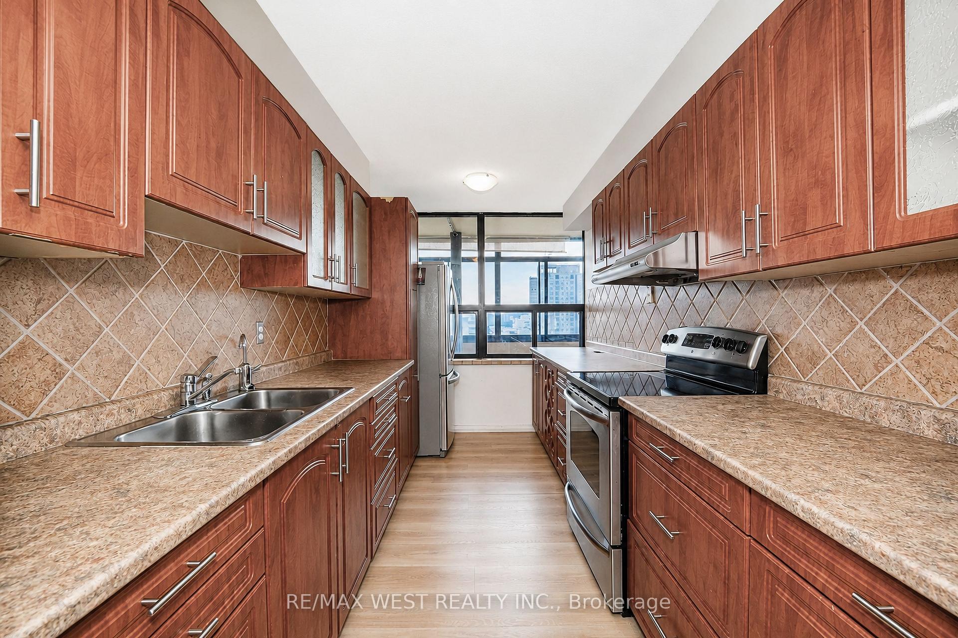 Photo 3 of Unit 1604, 18 Knightsbridge Road, Brampton, Queen Street Corridor — HOMEH