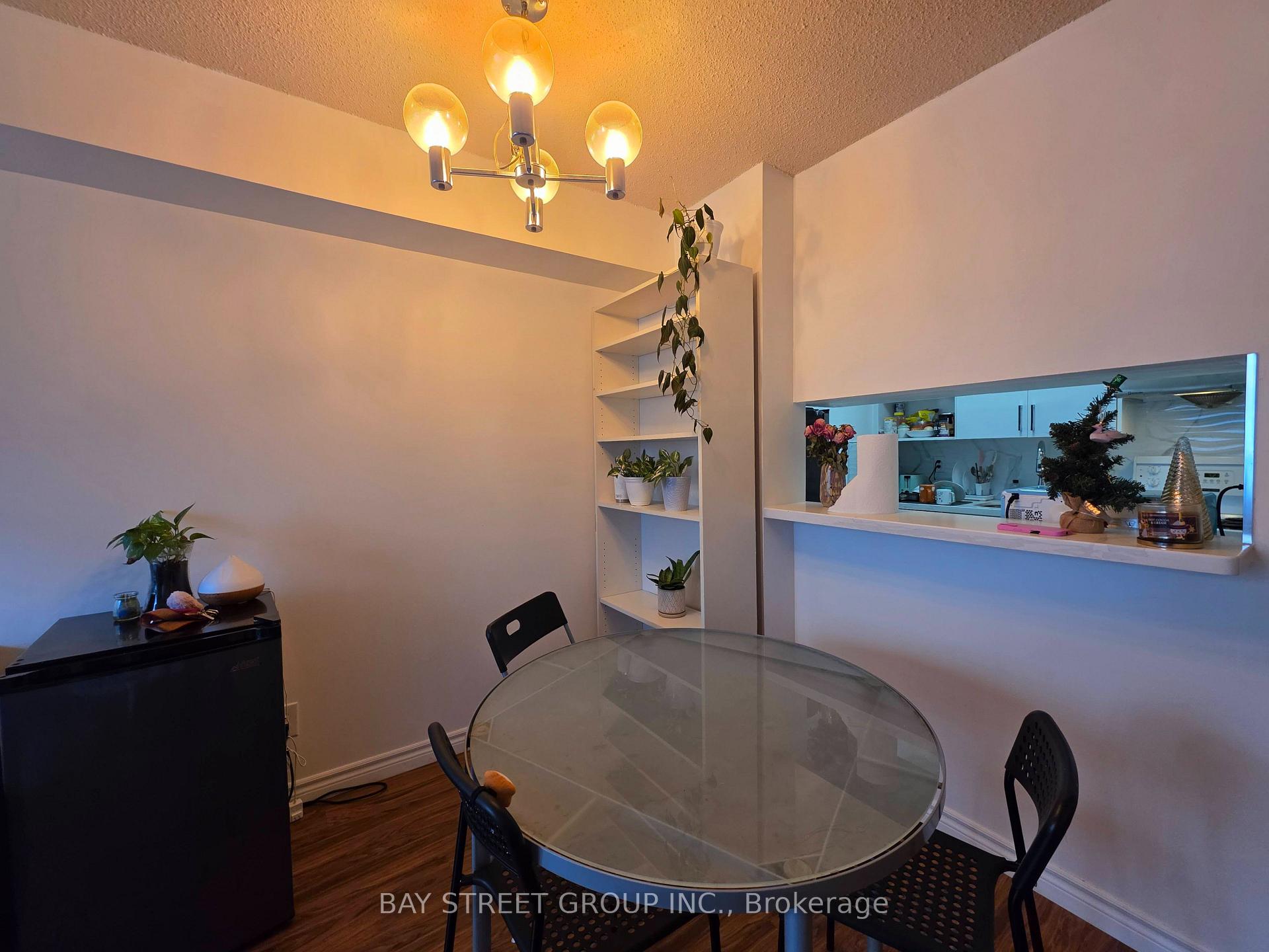 Photo 5 of Unit 1202, 633 Bay Street, Toronto, Bay Street Corridor — HOMEH
