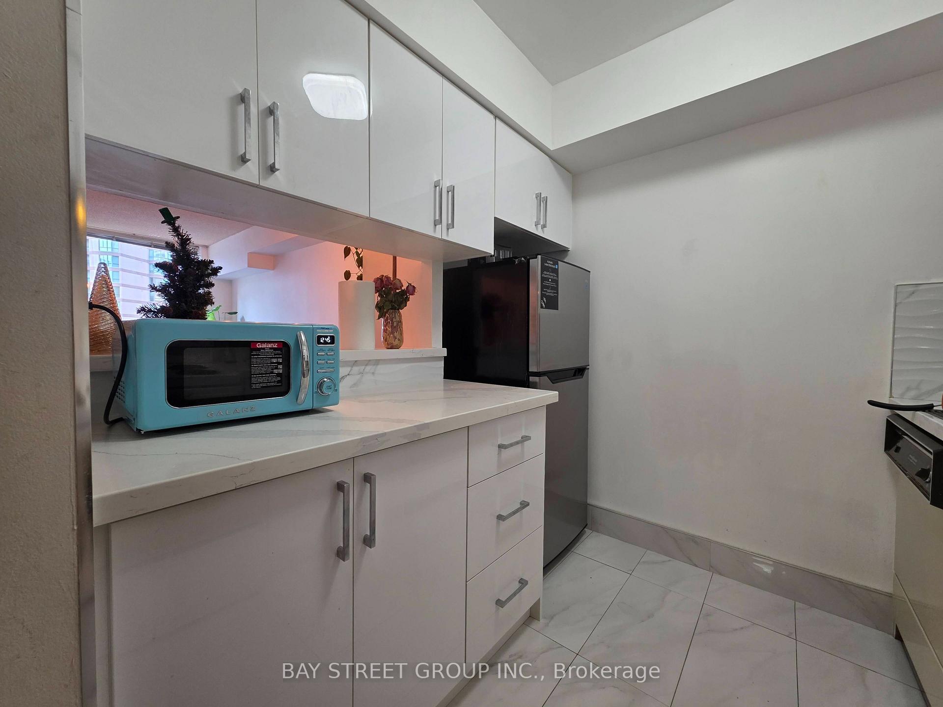 Photo 6 of Unit 1202, 633 Bay Street, Toronto, Bay Street Corridor — HOMEH