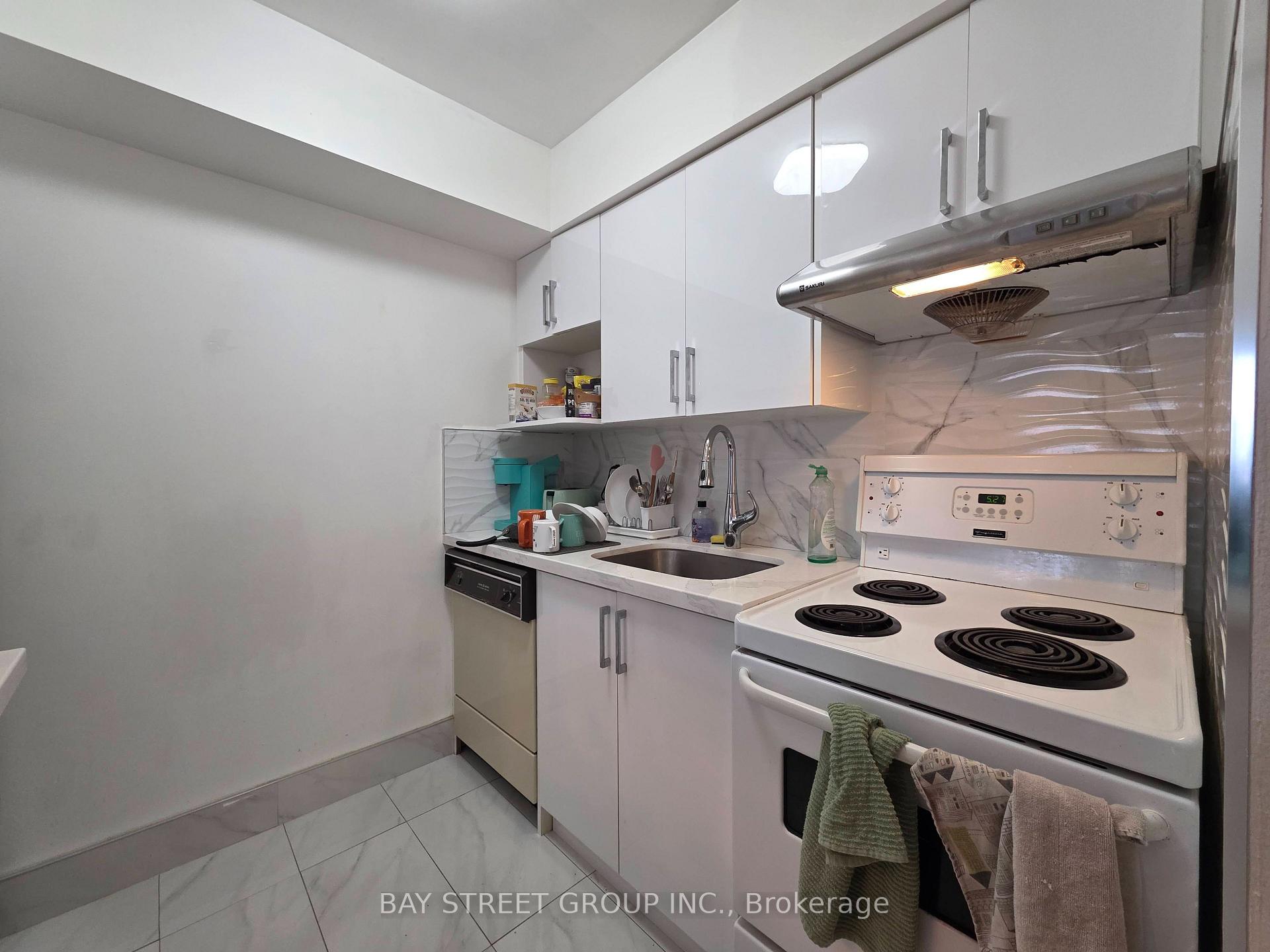 Photo 8 of Unit 1202, 633 Bay Street, Toronto, Bay Street Corridor — HOMEH